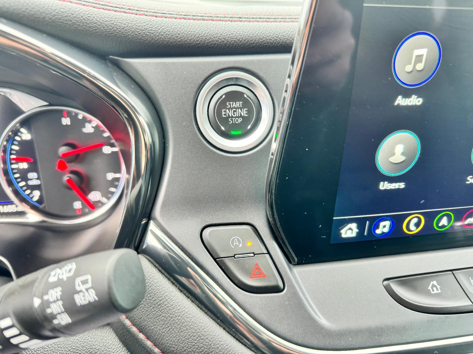 2025 Chevrolet Blazer RS / AWD / PANO SUNROOF / ADAPTIVE CRUISE / SURROUND VISION / 11K MILES