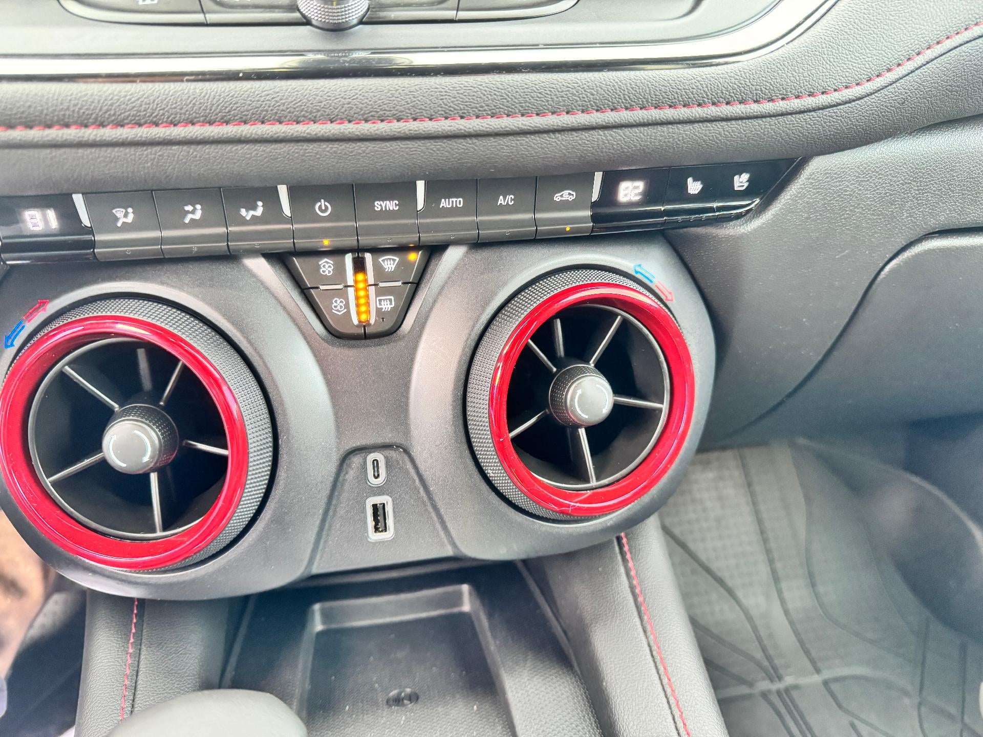 2025 Chevrolet Blazer RS / AWD / PANO SUNROOF / ADAPTIVE CRUISE / SURROUND VISION / 11K MILES