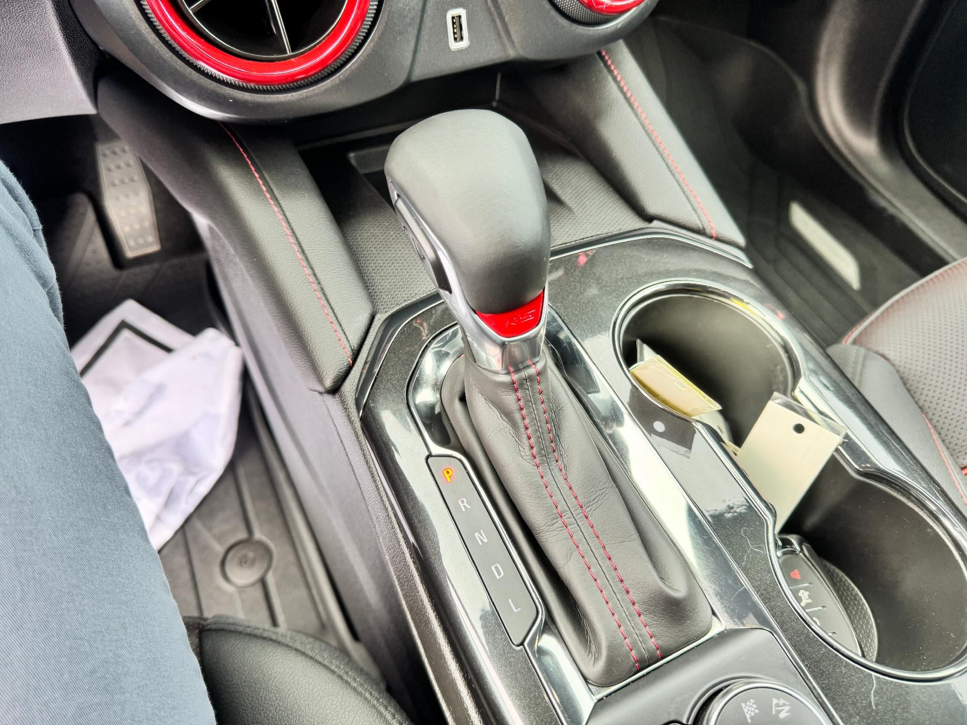 2025 Chevrolet Blazer RS / AWD / PANO SUNROOF / ADAPTIVE CRUISE / SURROUND VISION / 11K MILES