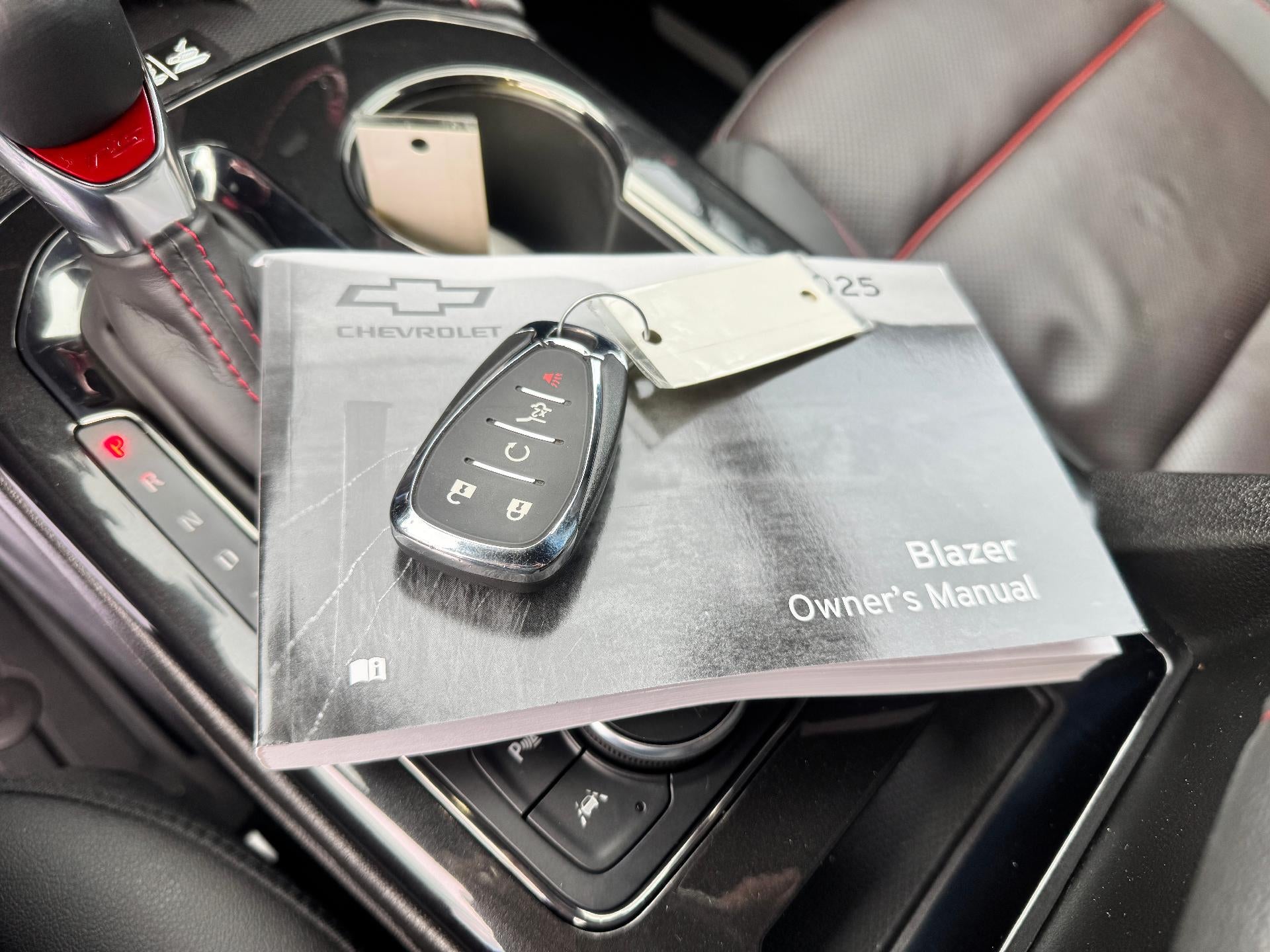 2025 Chevrolet Blazer RS / AWD / PANO SUNROOF / ADAPTIVE CRUISE / SURROUND VISION / 11K MILES