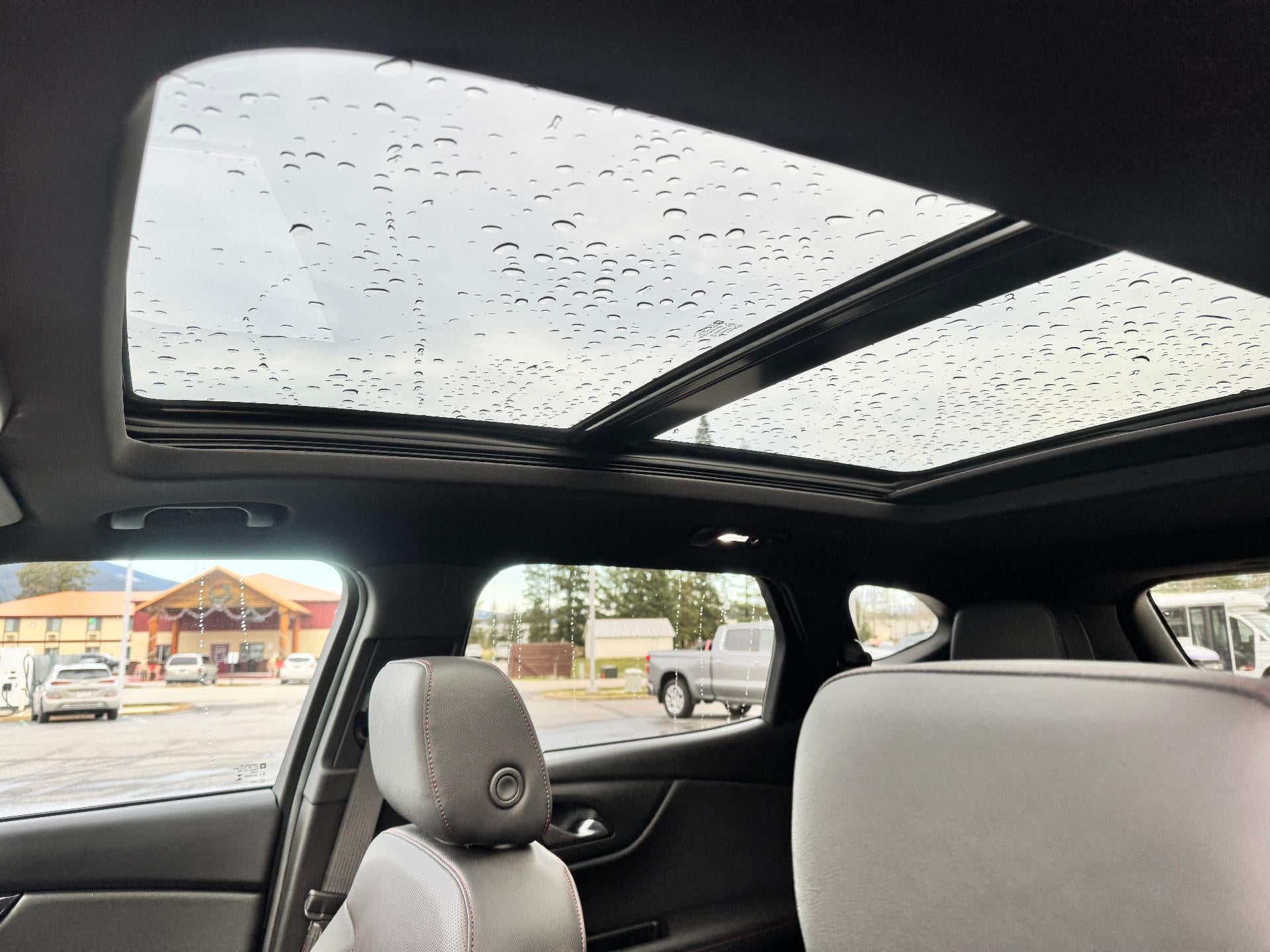 2025 Chevrolet Blazer RS / AWD / PANO SUNROOF / ADAPTIVE CRUISE / SURROUND VISION / 11K MILES