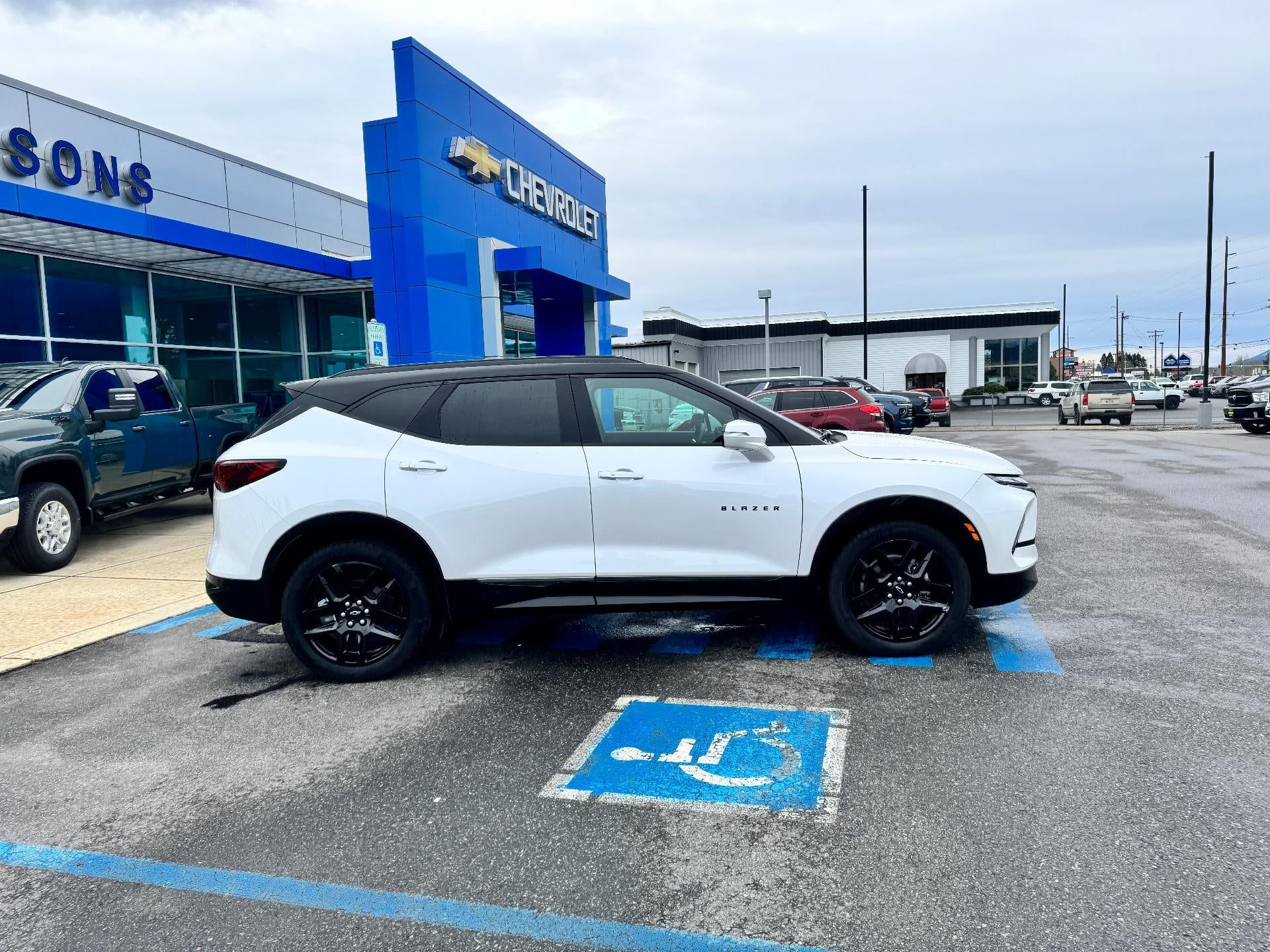 2025 Chevrolet Blazer RS / AWD / PANO SUNROOF / ADAPTIVE CRUISE / SURROUND VISION / 11K MILES