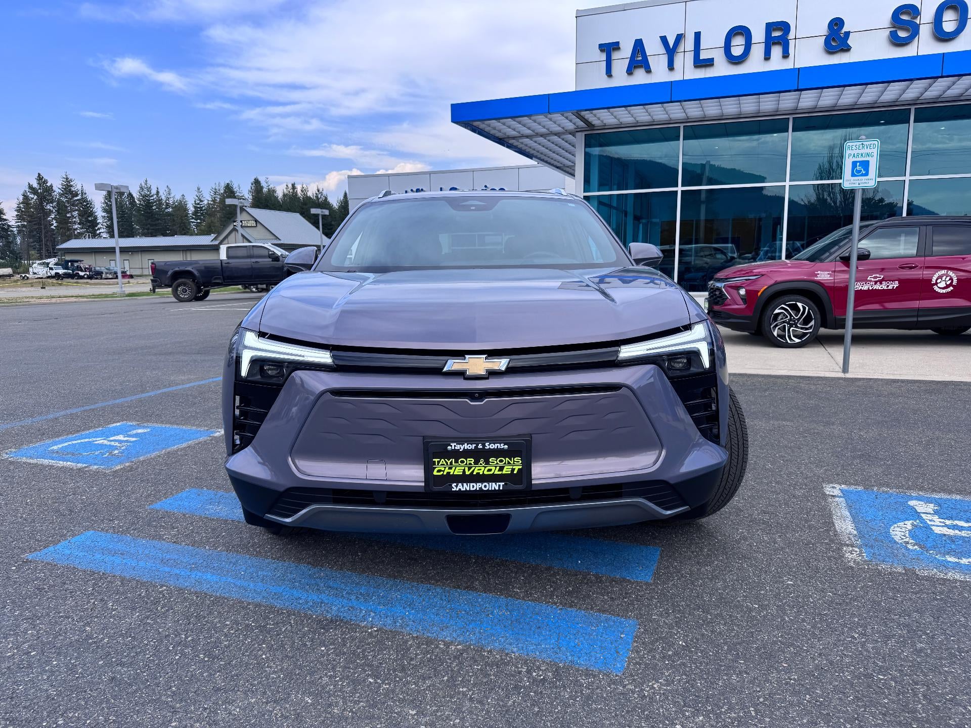 2025 Chevrolet Blazer EV LT / ALL WHEEL DRIVE / 283 MILE RANGE / ADAPTIVE CRUISE / SURROUND VISION / 1 OWNER / 12K MILES