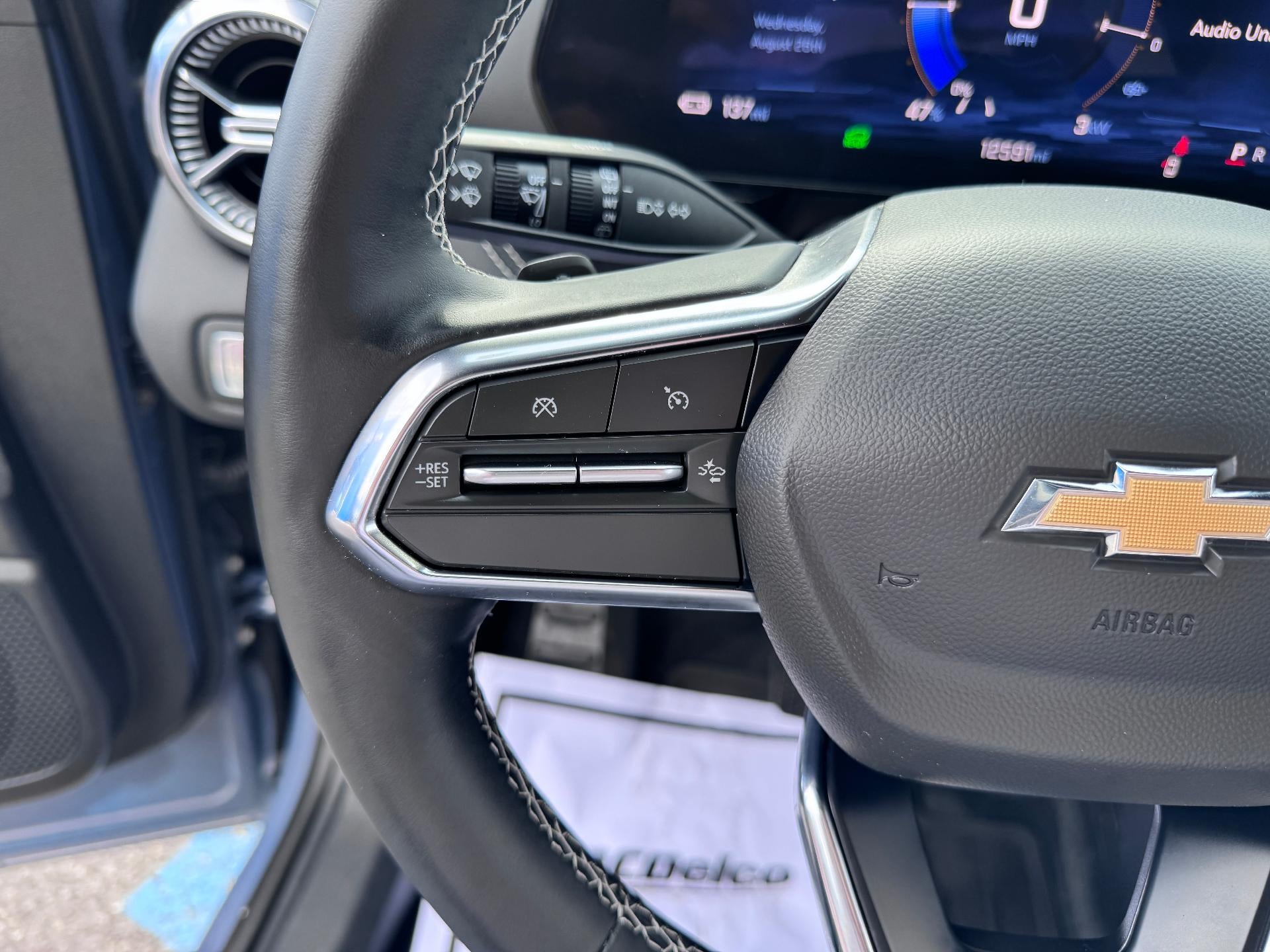 2025 Chevrolet Blazer EV LT / ALL WHEEL DRIVE / 283 MILE RANGE / ADAPTIVE CRUISE / SURROUND VISION / 1 OWNER / 12K MILES