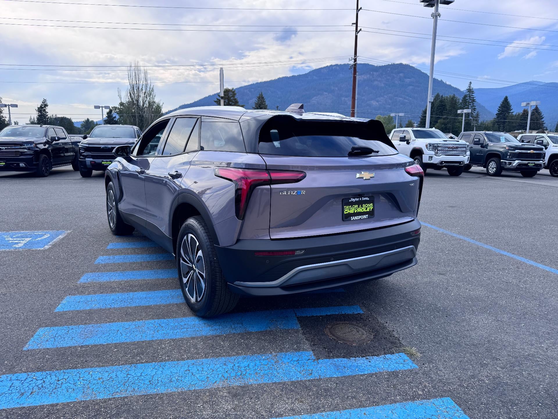 2025 Chevrolet Blazer EV LT / ALL WHEEL DRIVE / 283 MILE RANGE / ADAPTIVE CRUISE / SURROUND VISION / 1 OWNER / 12K MILES