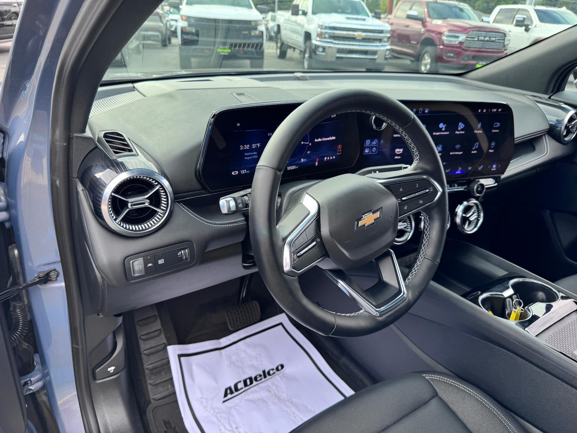 2025 Chevrolet Blazer EV LT / ALL WHEEL DRIVE / 283 MILE RANGE / ADAPTIVE CRUISE / SURROUND VISION / 1 OWNER / 12K MILES