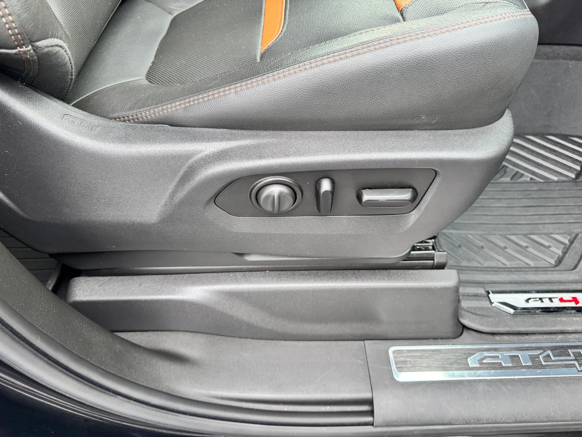 2020 GMC Sierra 1500 AT4 / CREW / 6.2 LITER V8 / TECH PCKG / 1 OWNER / 24K MILES