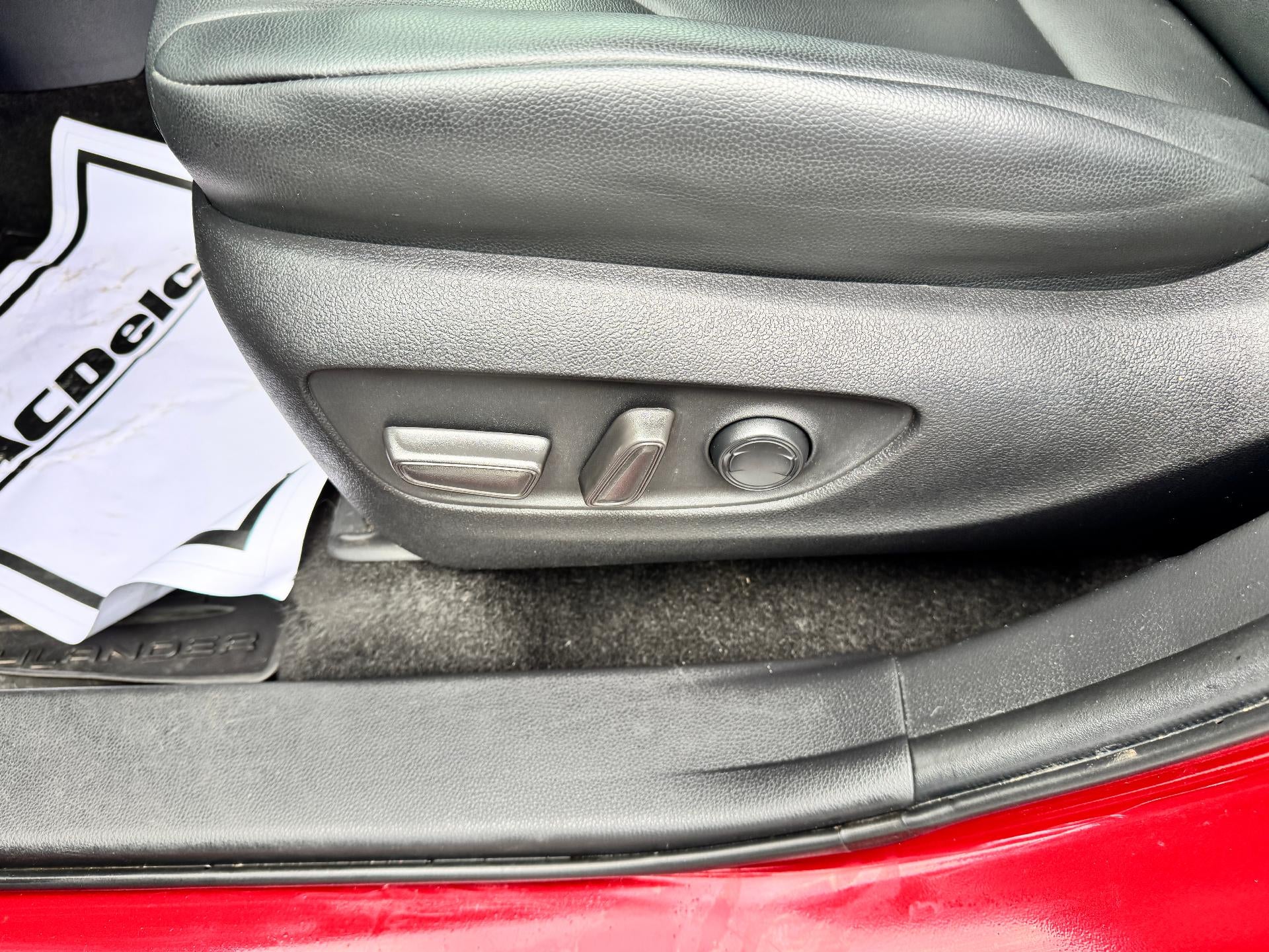 2023 Toyota Highlander XLE / AWD / LEATHER / SUNROOF / ADAPTIVE CRUISE / 1 OWNER