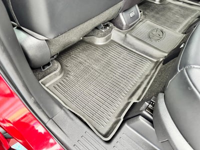 2023 Toyota Highlander XLE / AWD / LEATHER / SUNROOF / ADAPTIVE CRUISE / 1 OWNER