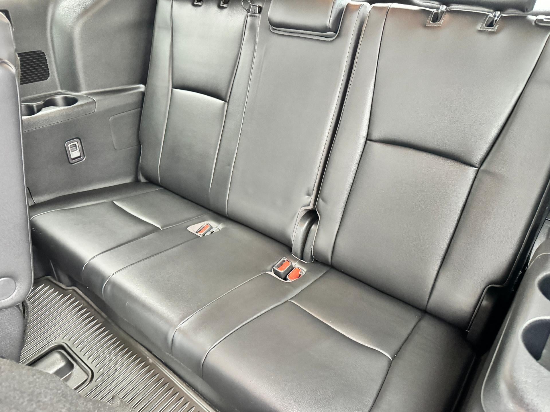 2023 Toyota Highlander XLE / AWD / LEATHER / SUNROOF / ADAPTIVE CRUISE / 1 OWNER