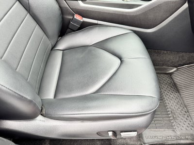 2023 Toyota Highlander XLE / AWD / LEATHER / SUNROOF / ADAPTIVE CRUISE / 1 OWNER