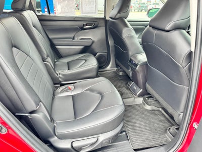 2023 Toyota Highlander XLE / AWD / LEATHER / SUNROOF / ADAPTIVE CRUISE / 1 OWNER