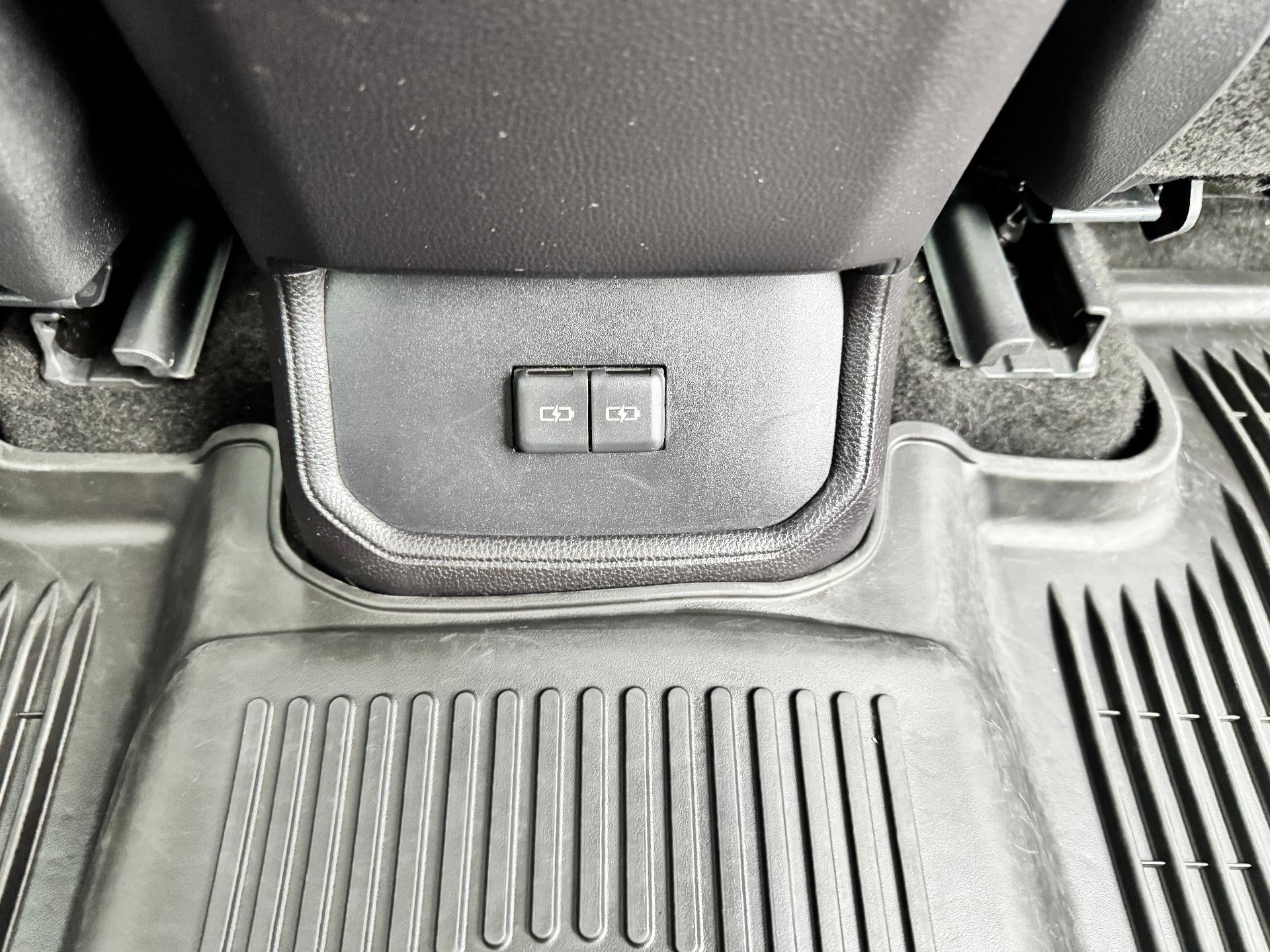 2023 Toyota Highlander XLE / AWD / LEATHER / SUNROOF / ADAPTIVE CRUISE / 1 OWNER