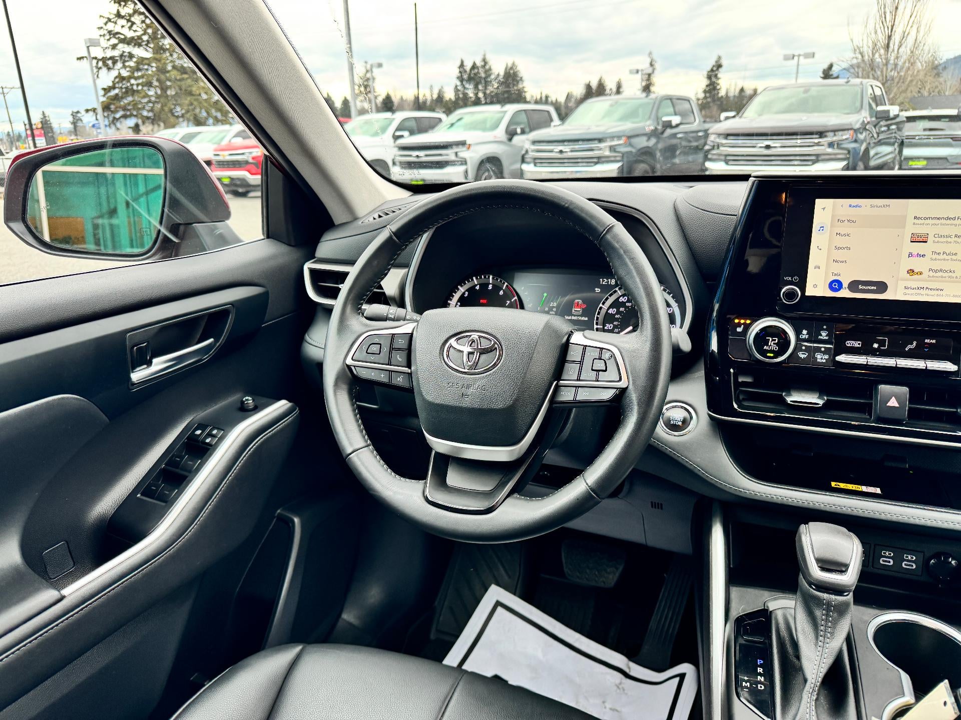 2023 Toyota Highlander XLE / AWD / LEATHER / SUNROOF / ADAPTIVE CRUISE / 1 OWNER