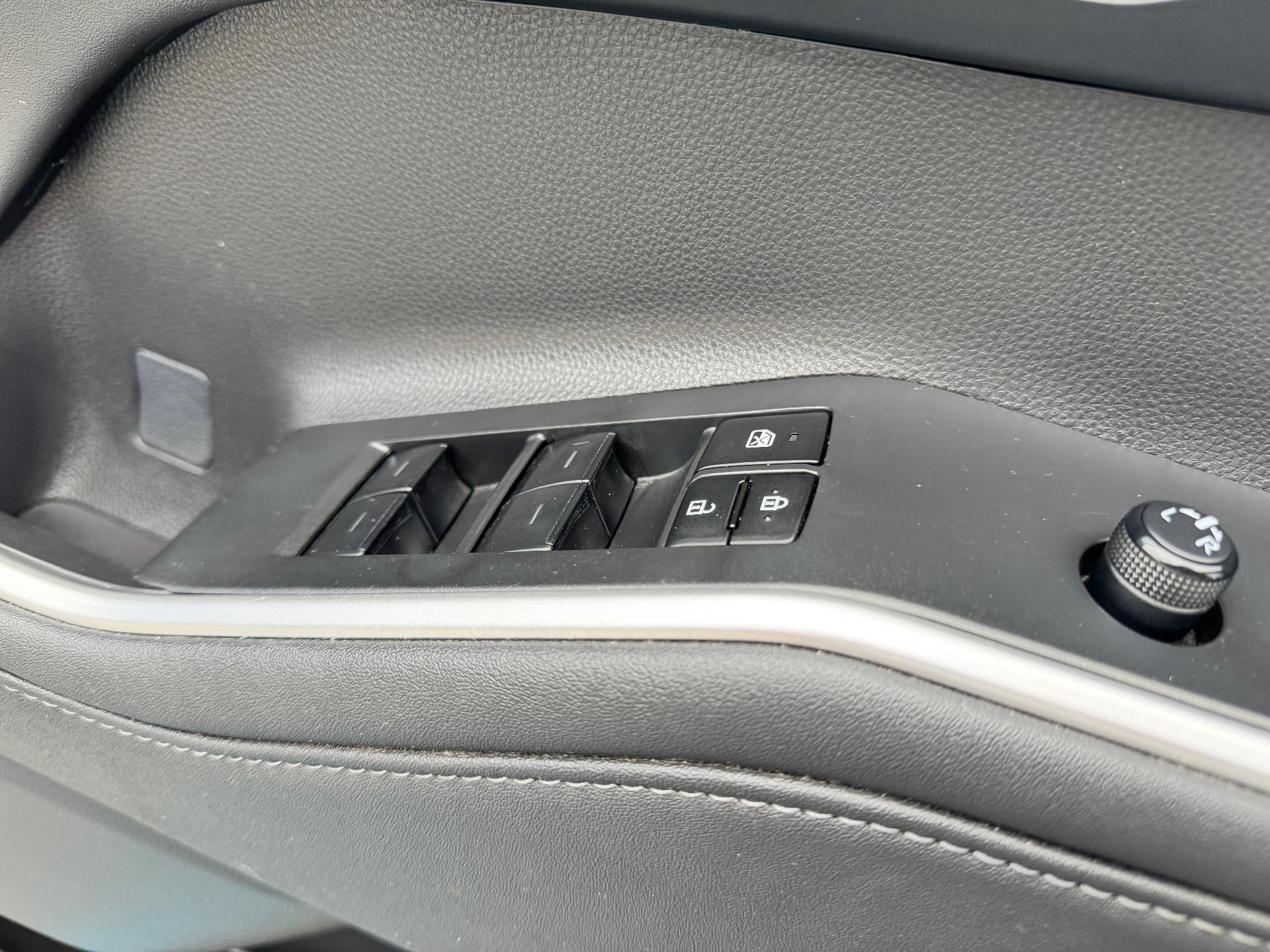 2023 Toyota Highlander XLE / AWD / LEATHER / SUNROOF / ADAPTIVE CRUISE / 1 OWNER