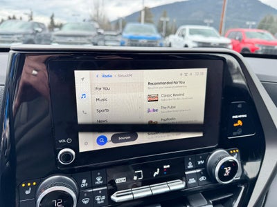 2023 Toyota Highlander XLE / AWD / LEATHER / SUNROOF / ADAPTIVE CRUISE / 1 OWNER