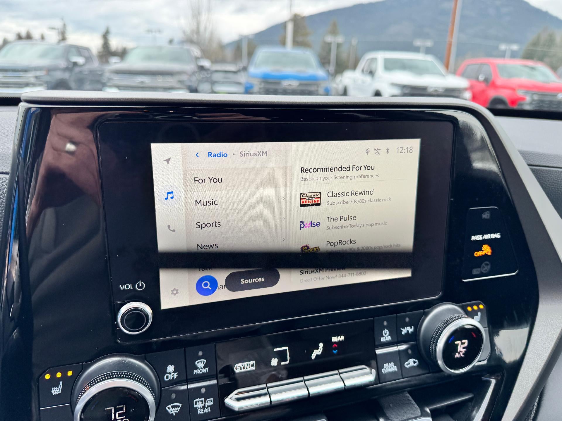 2023 Toyota Highlander XLE / AWD / LEATHER / SUNROOF / ADAPTIVE CRUISE / 1 OWNER