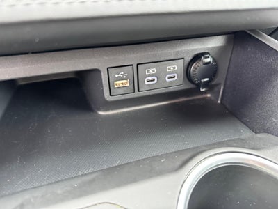 2023 Toyota Highlander XLE / AWD / LEATHER / SUNROOF / ADAPTIVE CRUISE / 1 OWNER