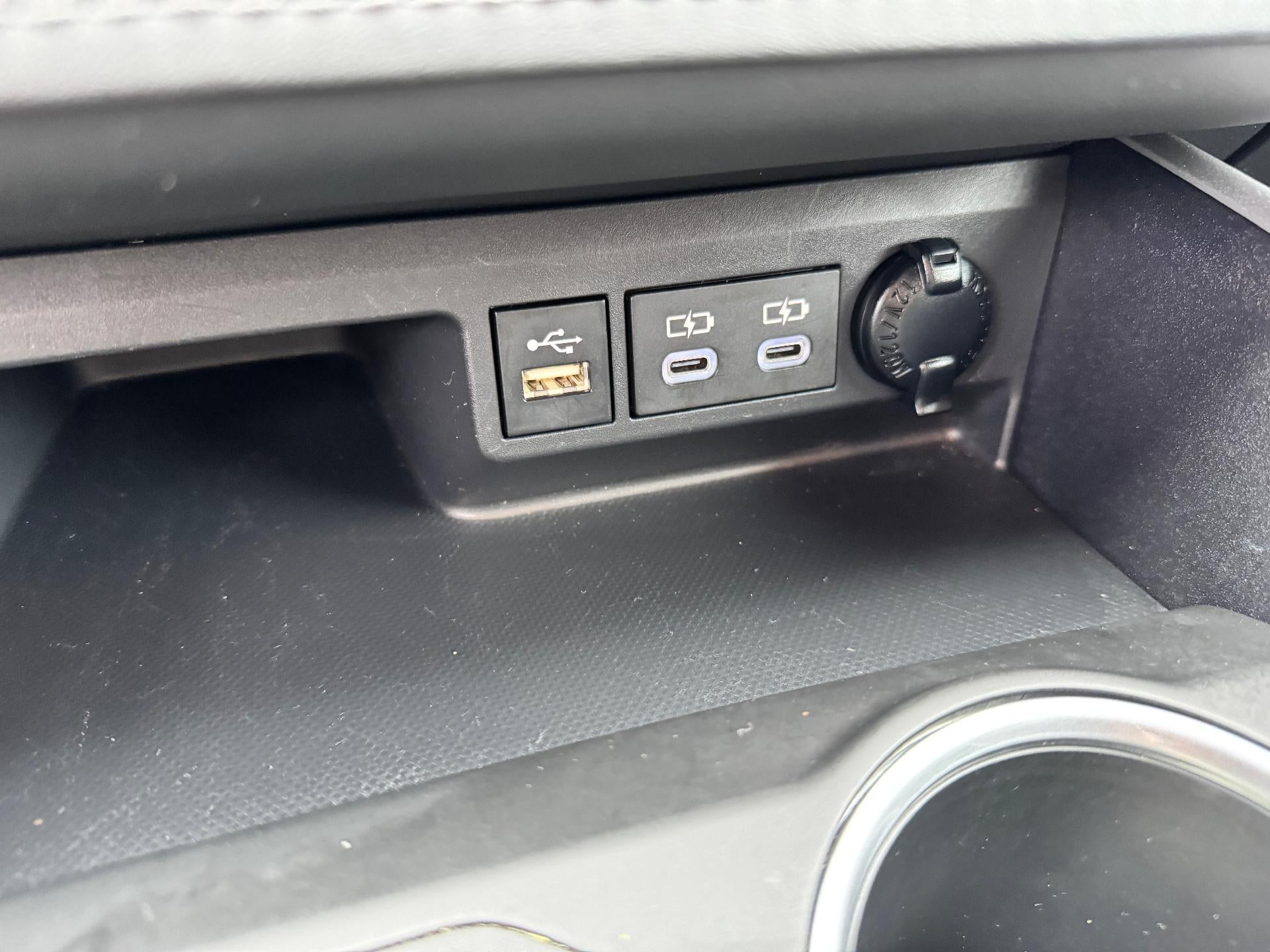 2023 Toyota Highlander XLE / AWD / LEATHER / SUNROOF / ADAPTIVE CRUISE / 1 OWNER