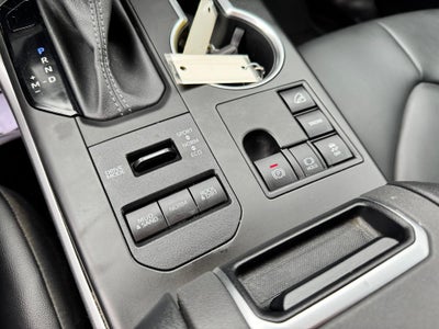 2023 Toyota Highlander XLE / AWD / LEATHER / SUNROOF / ADAPTIVE CRUISE / 1 OWNER