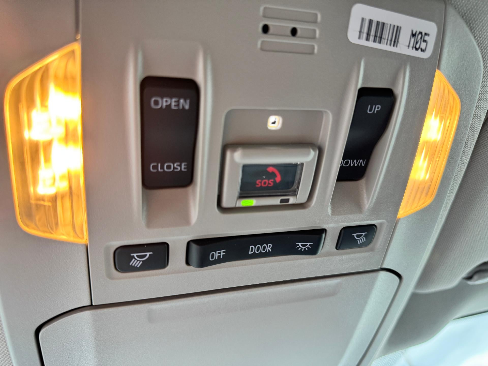 2023 Toyota Highlander XLE / AWD / LEATHER / SUNROOF / ADAPTIVE CRUISE / 1 OWNER