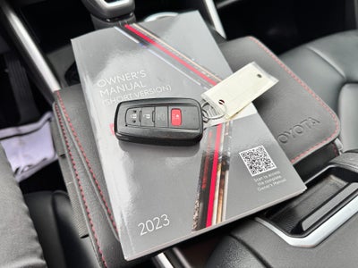 2023 Toyota Highlander XLE / AWD / LEATHER / SUNROOF / ADAPTIVE CRUISE / 1 OWNER