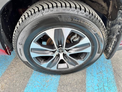 2023 Toyota Highlander XLE / AWD / LEATHER / SUNROOF / ADAPTIVE CRUISE / 1 OWNER