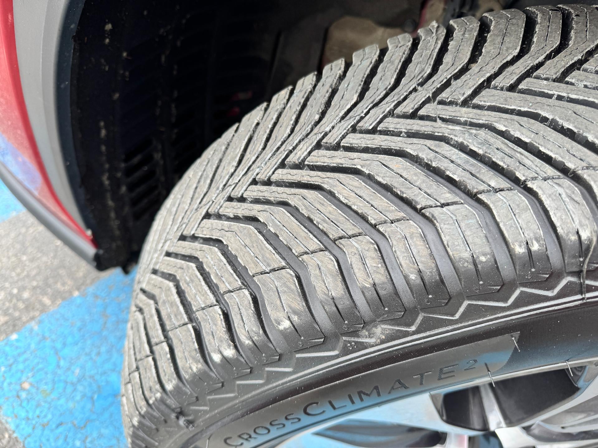 2023 Toyota Highlander XLE / AWD / LEATHER / SUNROOF / ADAPTIVE CRUISE / 1 OWNER