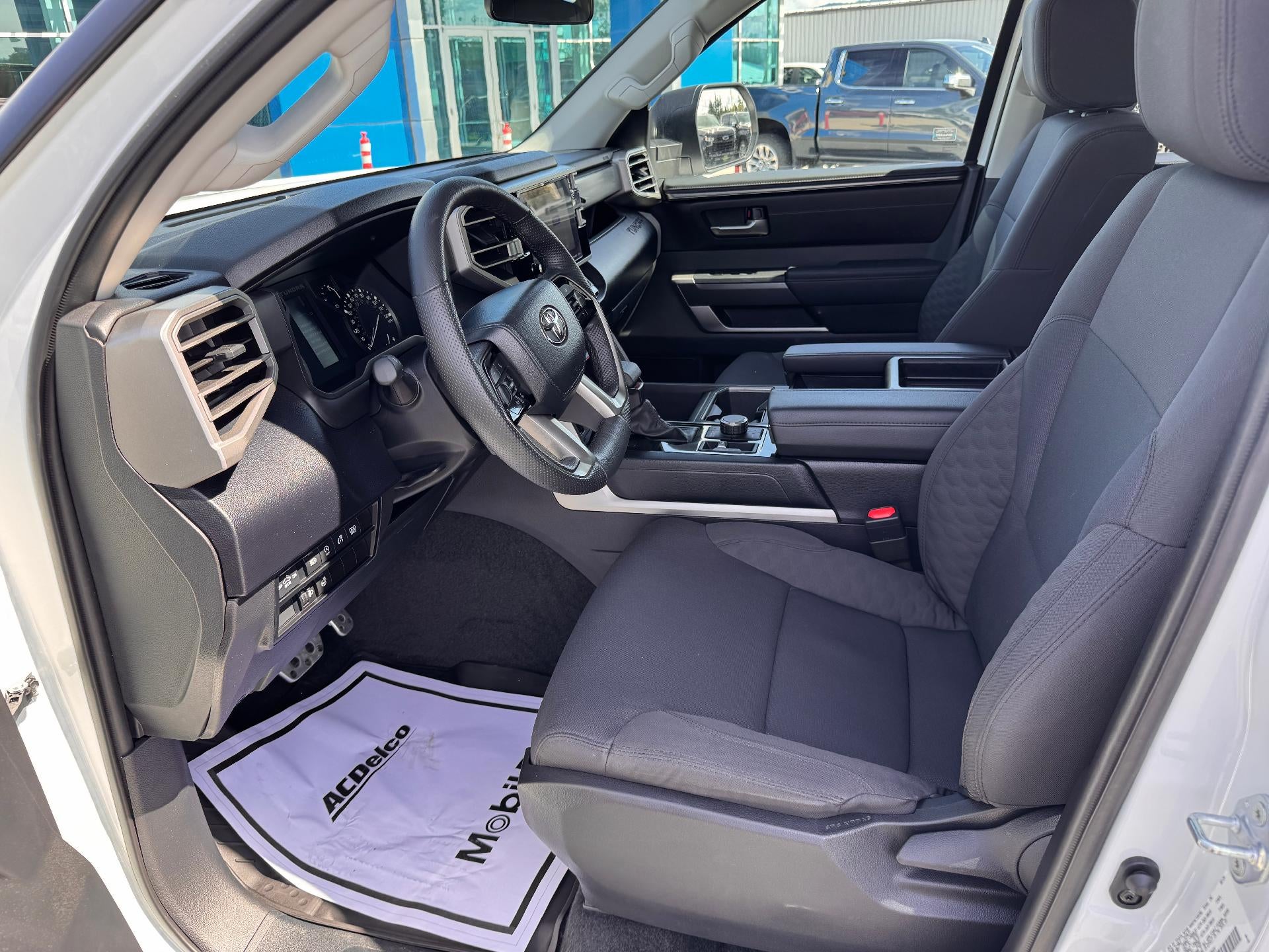 2024 Toyota Tundra 4WD SR5 / CREW / TRD OFF ROAD / SHORT BOX / 1 OWNER / WARRANTY