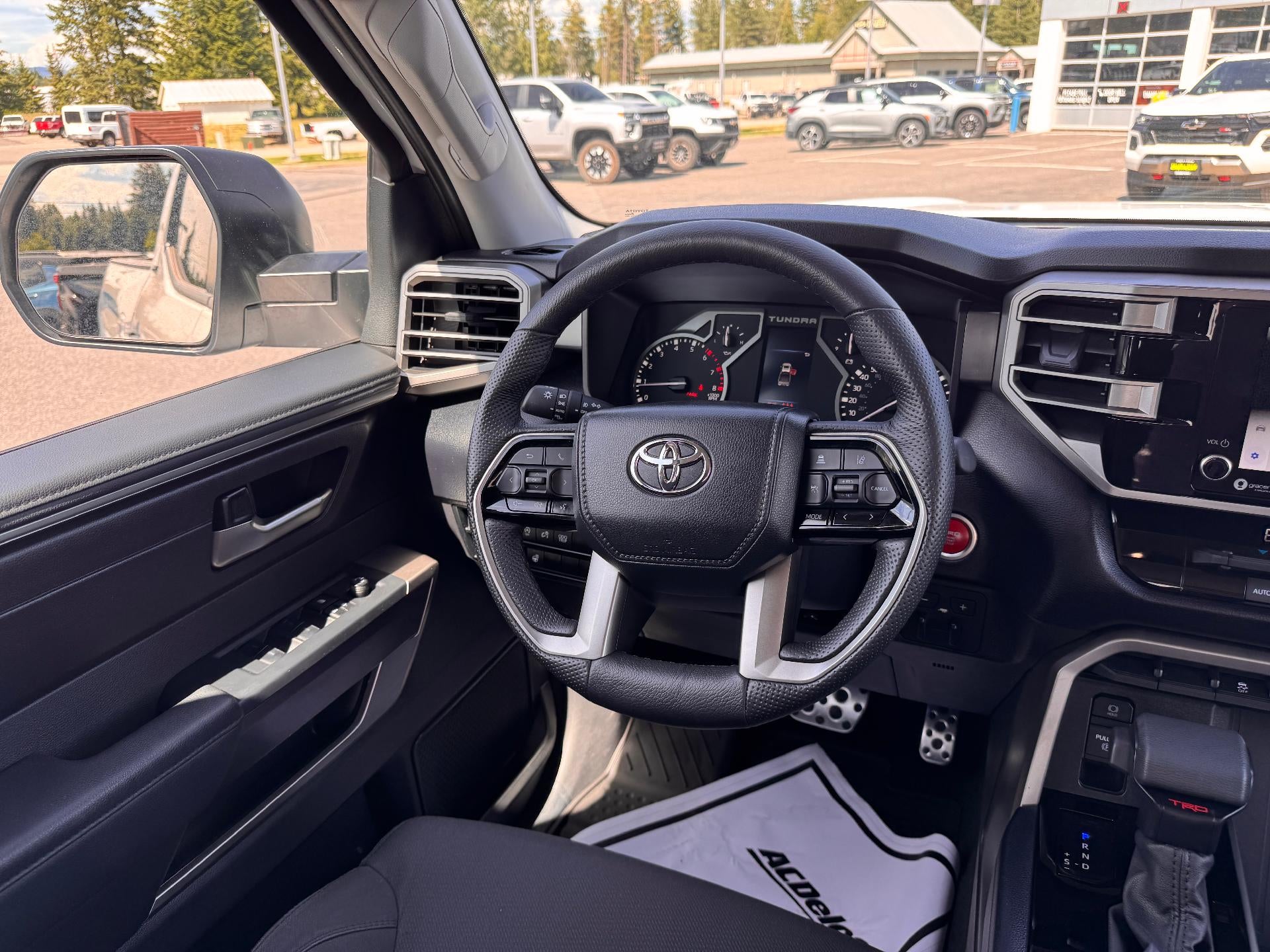 2024 Toyota Tundra 4WD SR5 / CREW / TRD OFF ROAD / SHORT BOX / 1 OWNER / WARRANTY