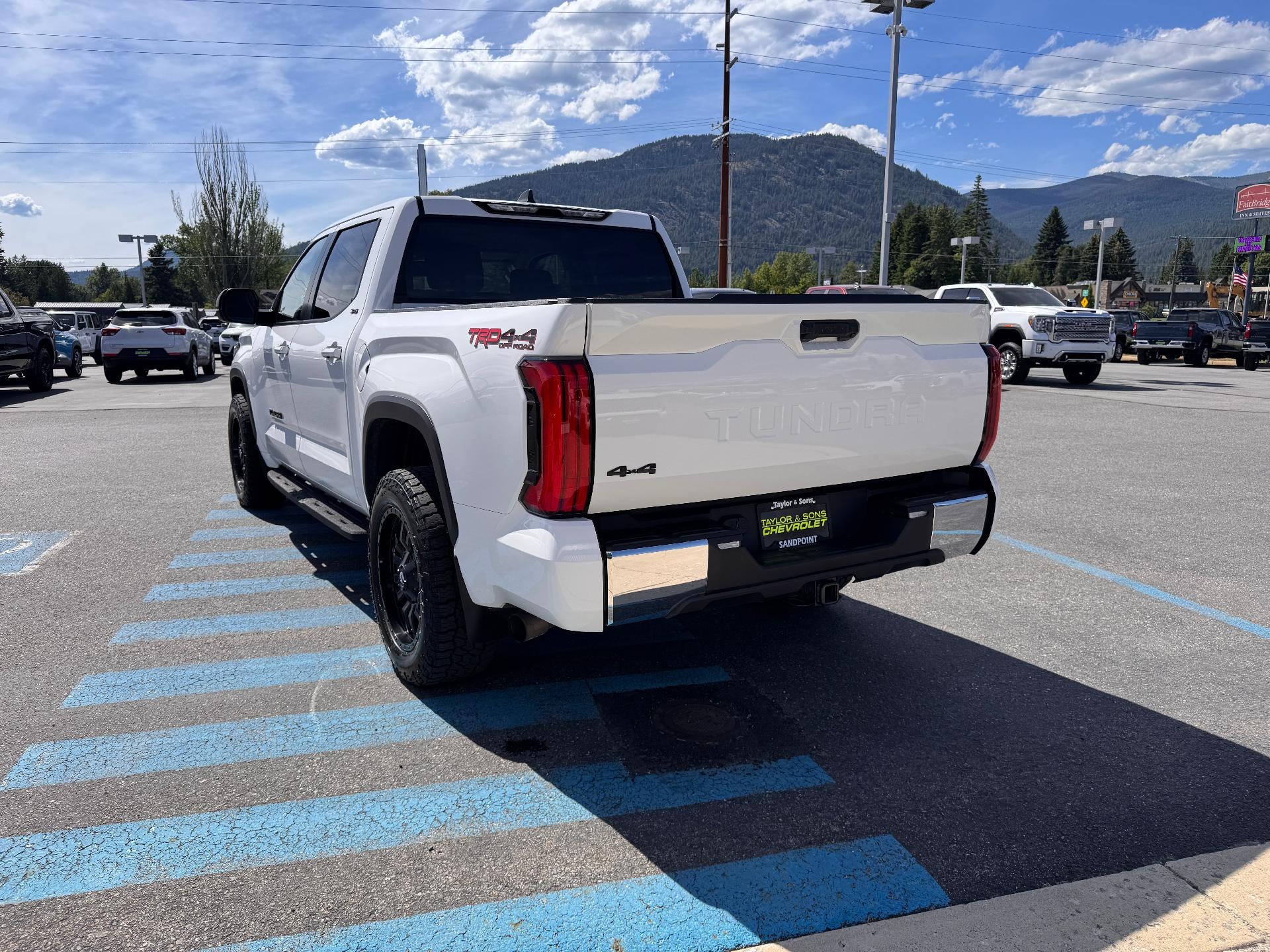2024 Toyota Tundra 4WD SR5 / CREW / TRD OFF ROAD / SHORT BOX / 1 OWNER / WARRANTY