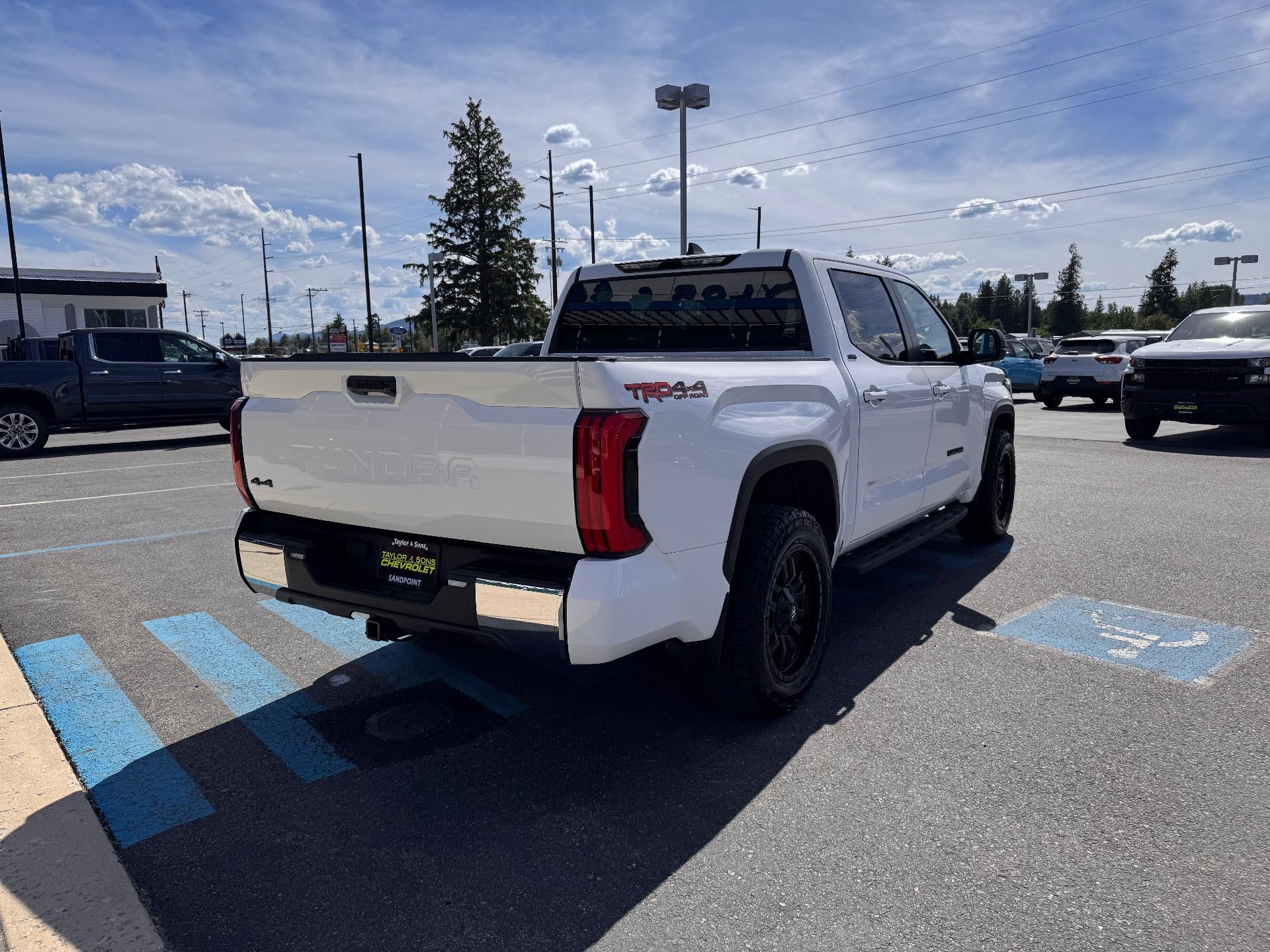 2024 Toyota Tundra 4WD SR5 / CREW / TRD OFF ROAD / SHORT BOX / 1 OWNER / WARRANTY