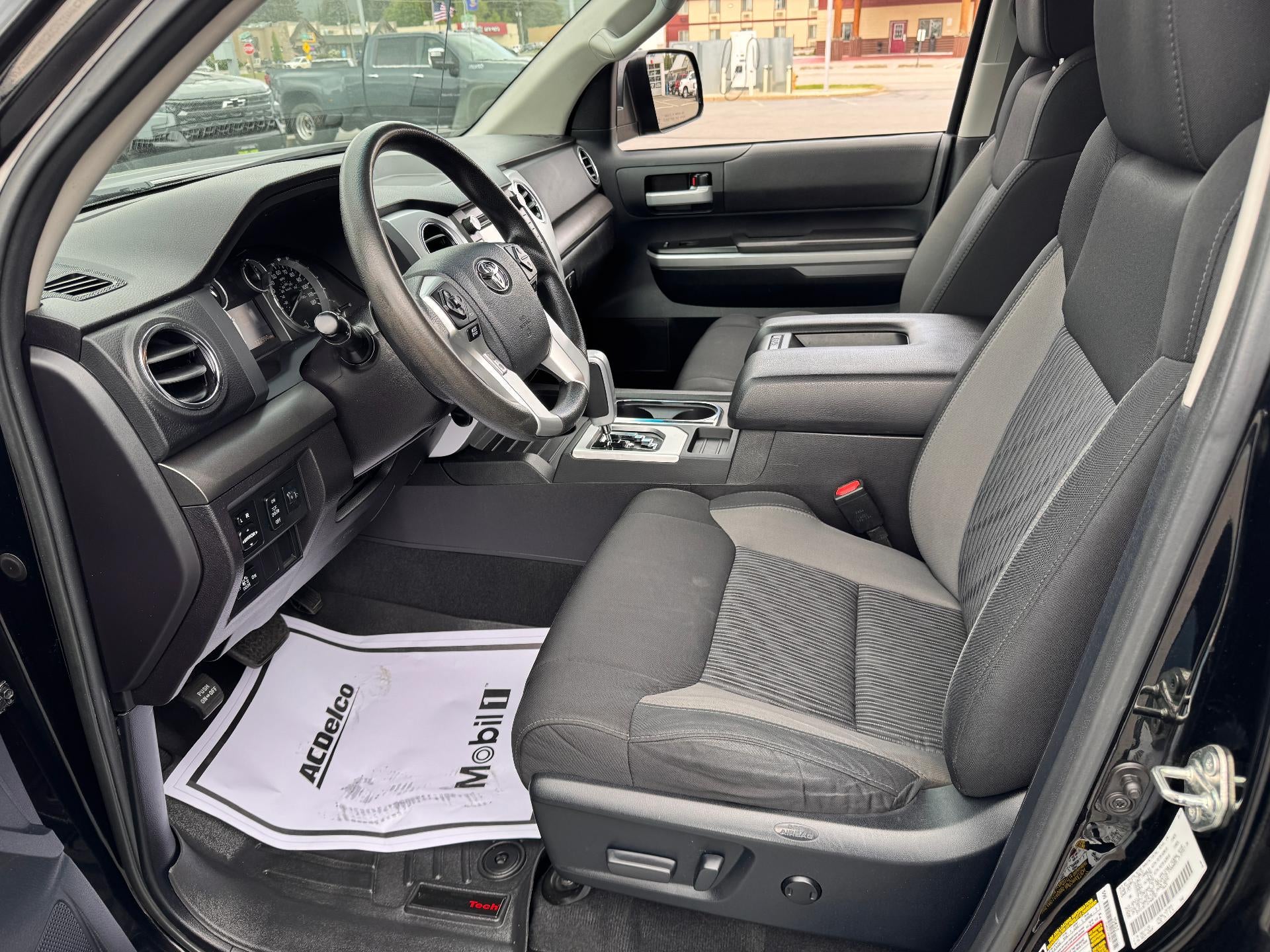2014 Toyota Tundra 4WD Truck SR5 / DOUBLE CAB / 5.7 LITER I FORCE V8 / LOCAL TRADE
