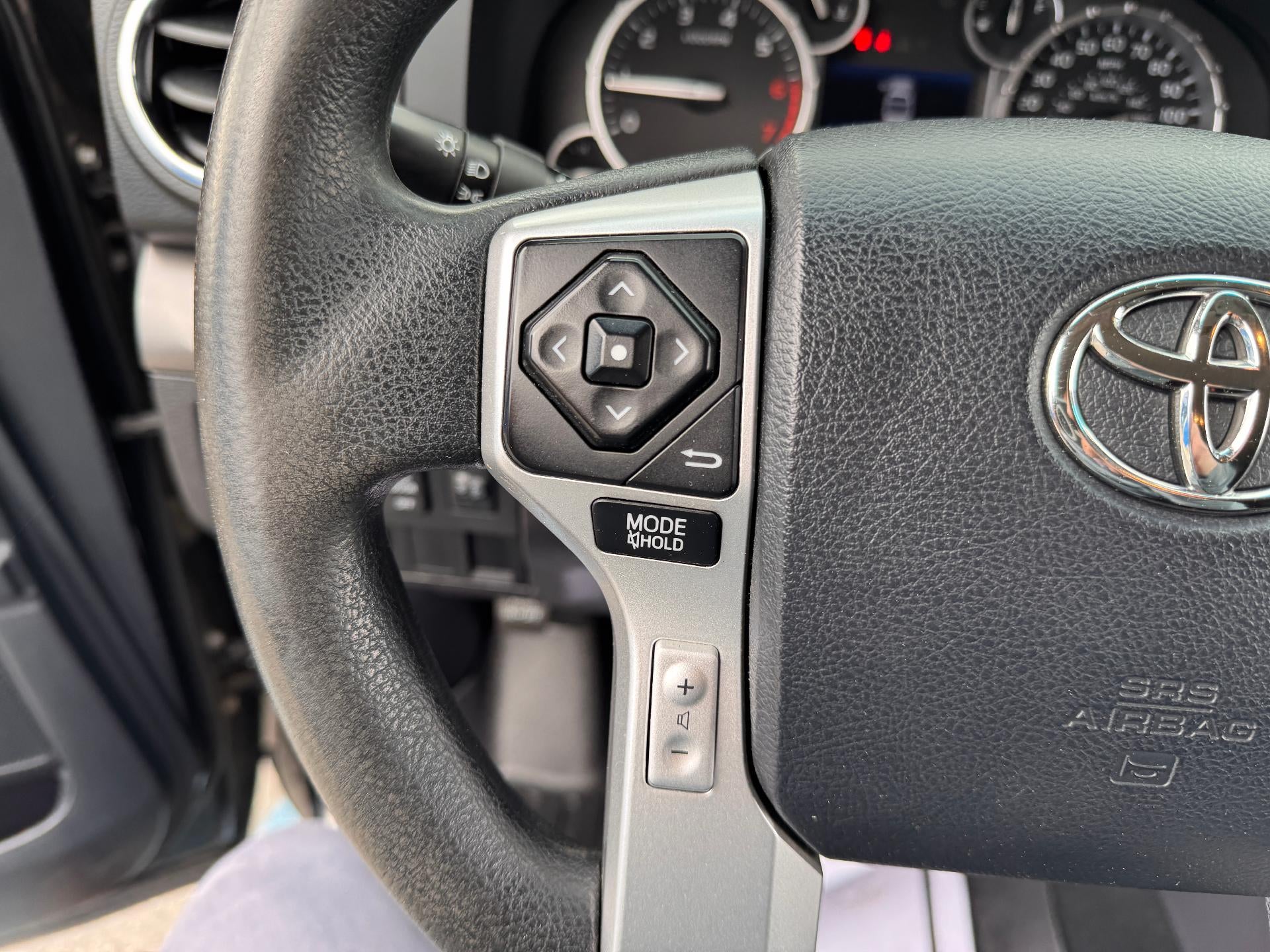 2014 Toyota Tundra 4WD Truck SR5 / DOUBLE CAB / 5.7 LITER I FORCE V8 / LOCAL TRADE
