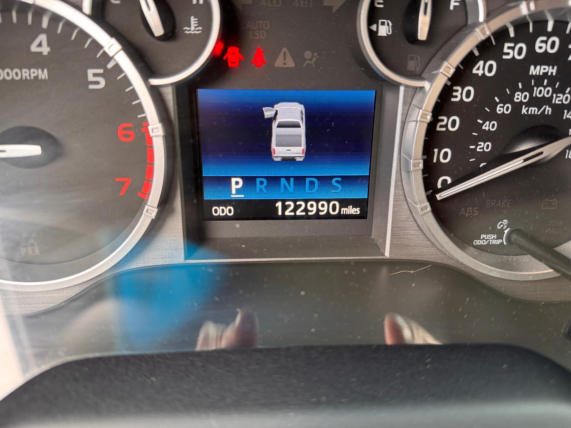 2014 Toyota Tundra 4WD Truck SR5 / DOUBLE CAB / 5.7 LITER I FORCE V8 / LOCAL TRADE