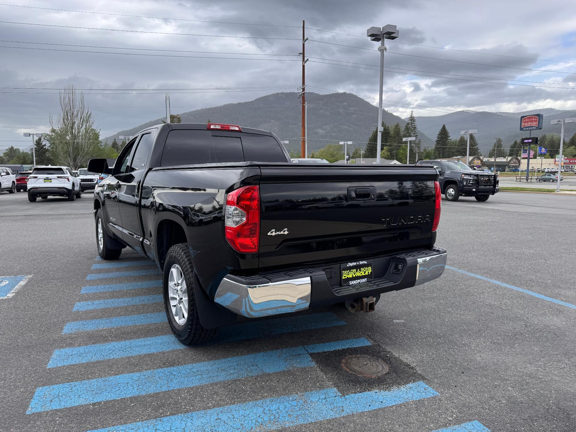 2014 Toyota Tundra 4WD Truck SR5 / DOUBLE CAB / 5.7 LITER I FORCE V8 / LOCAL TRADE