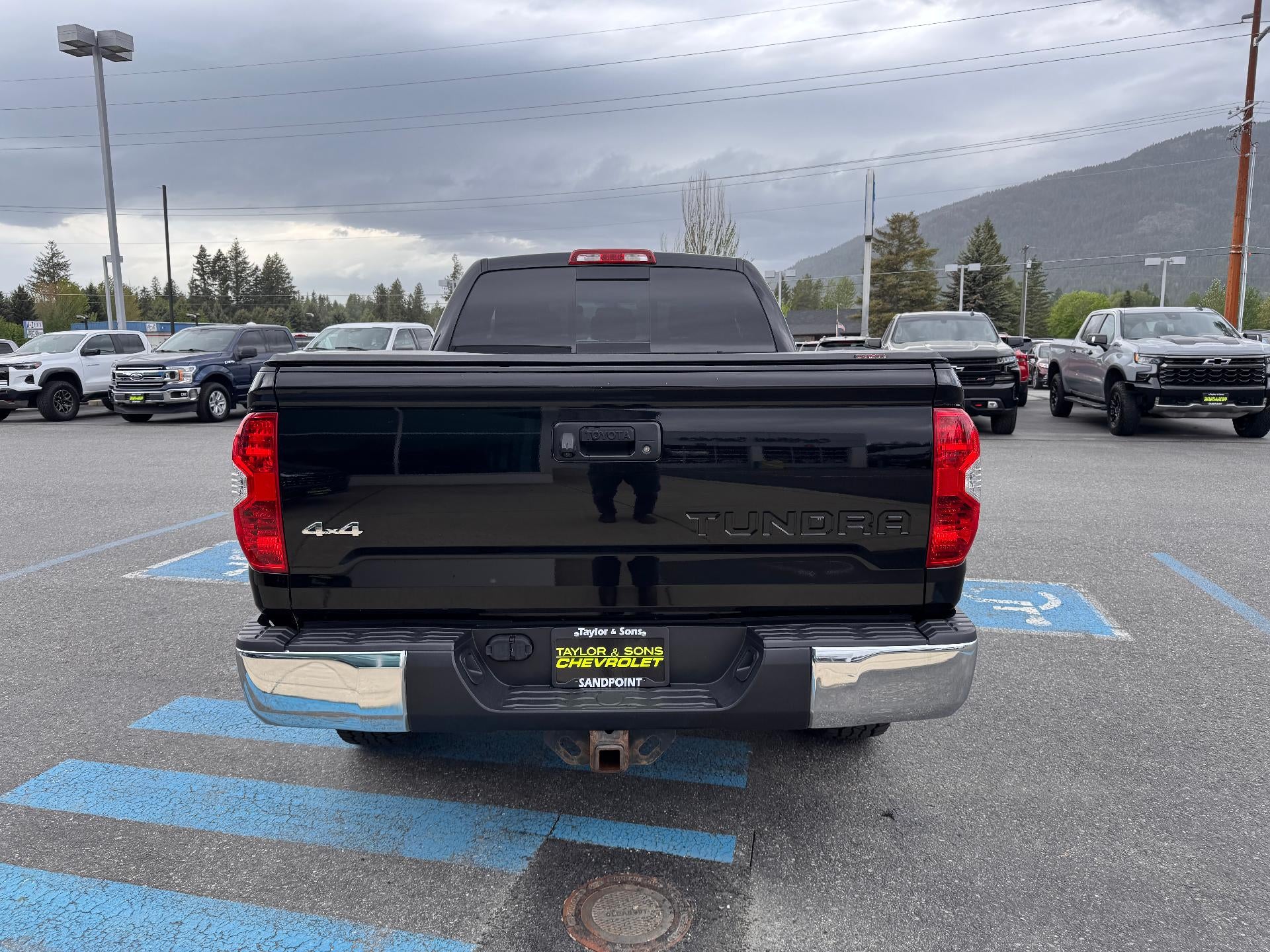 2014 Toyota Tundra 4WD Truck SR5 / DOUBLE CAB / 5.7 LITER I FORCE V8 / LOCAL TRADE