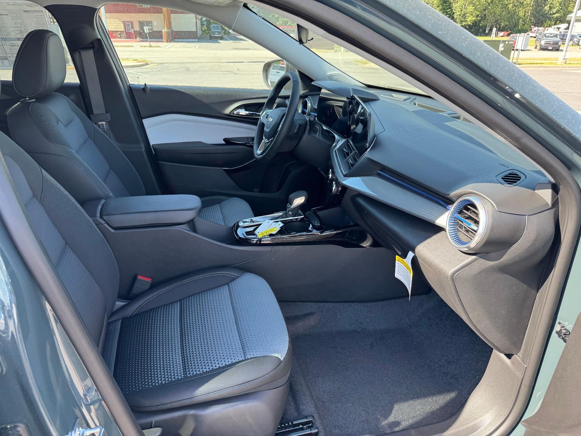 2025 Chevrolet Trax LT / ADAPTIVE CRUISE / HEATED SEATS / SAFETY PCKG / REMOTE START