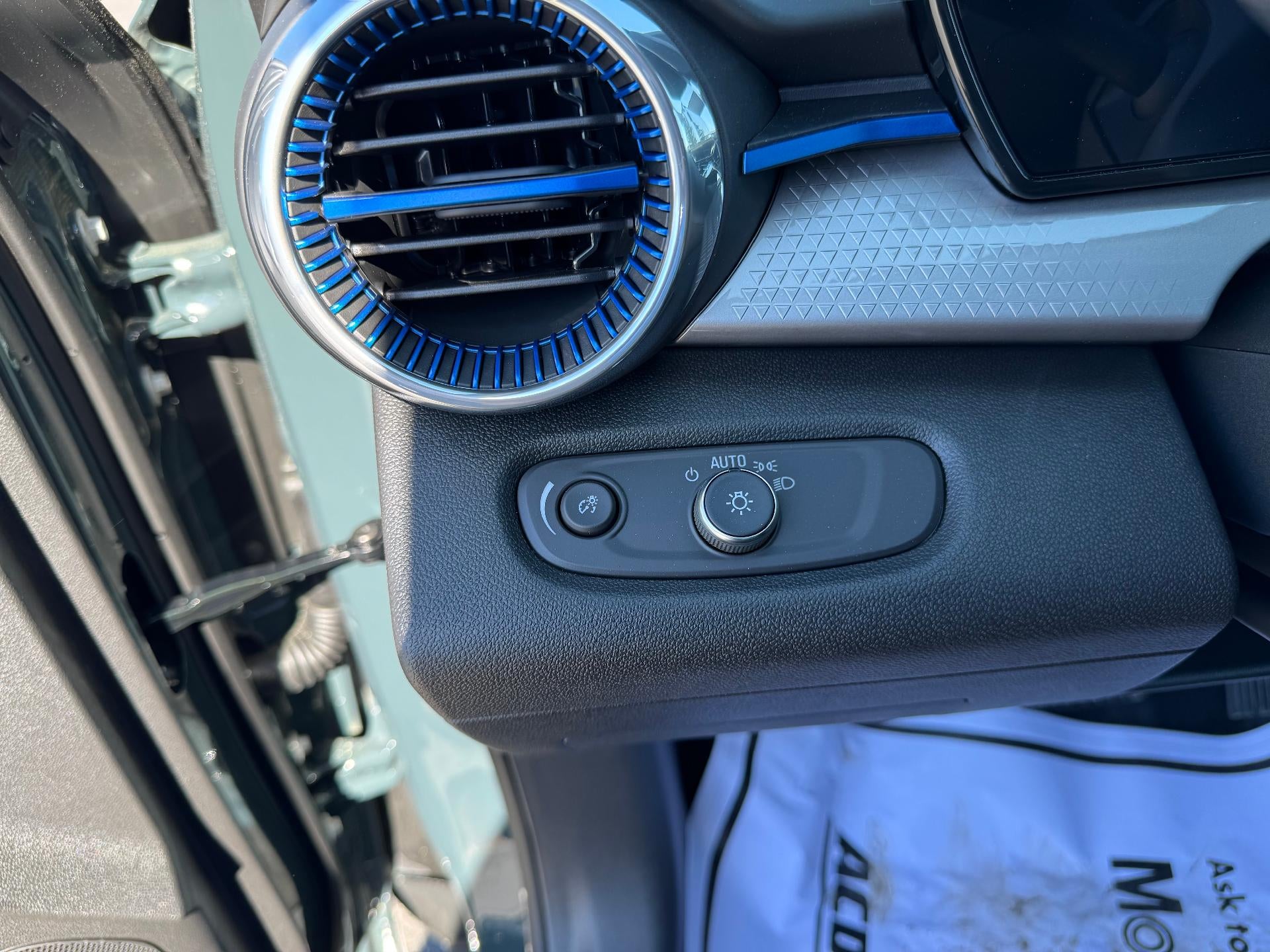 2025 Chevrolet Trax LT / ADAPTIVE CRUISE / HEATED SEATS / SAFETY PCKG / REMOTE START