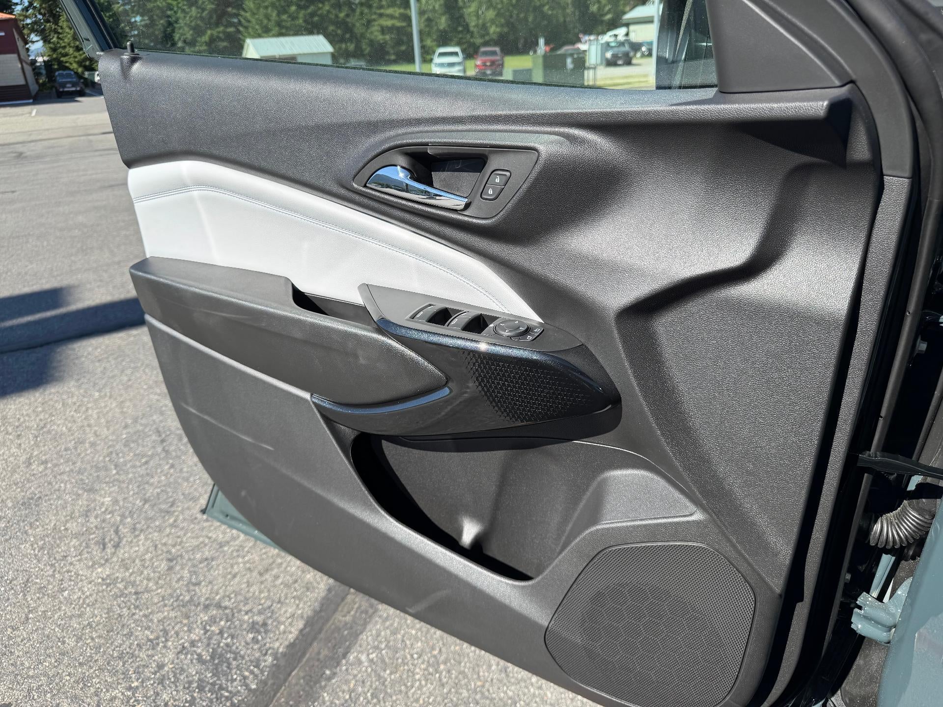 2025 Chevrolet Trax LT / ADAPTIVE CRUISE / HEATED SEATS / SAFETY PCKG / REMOTE START