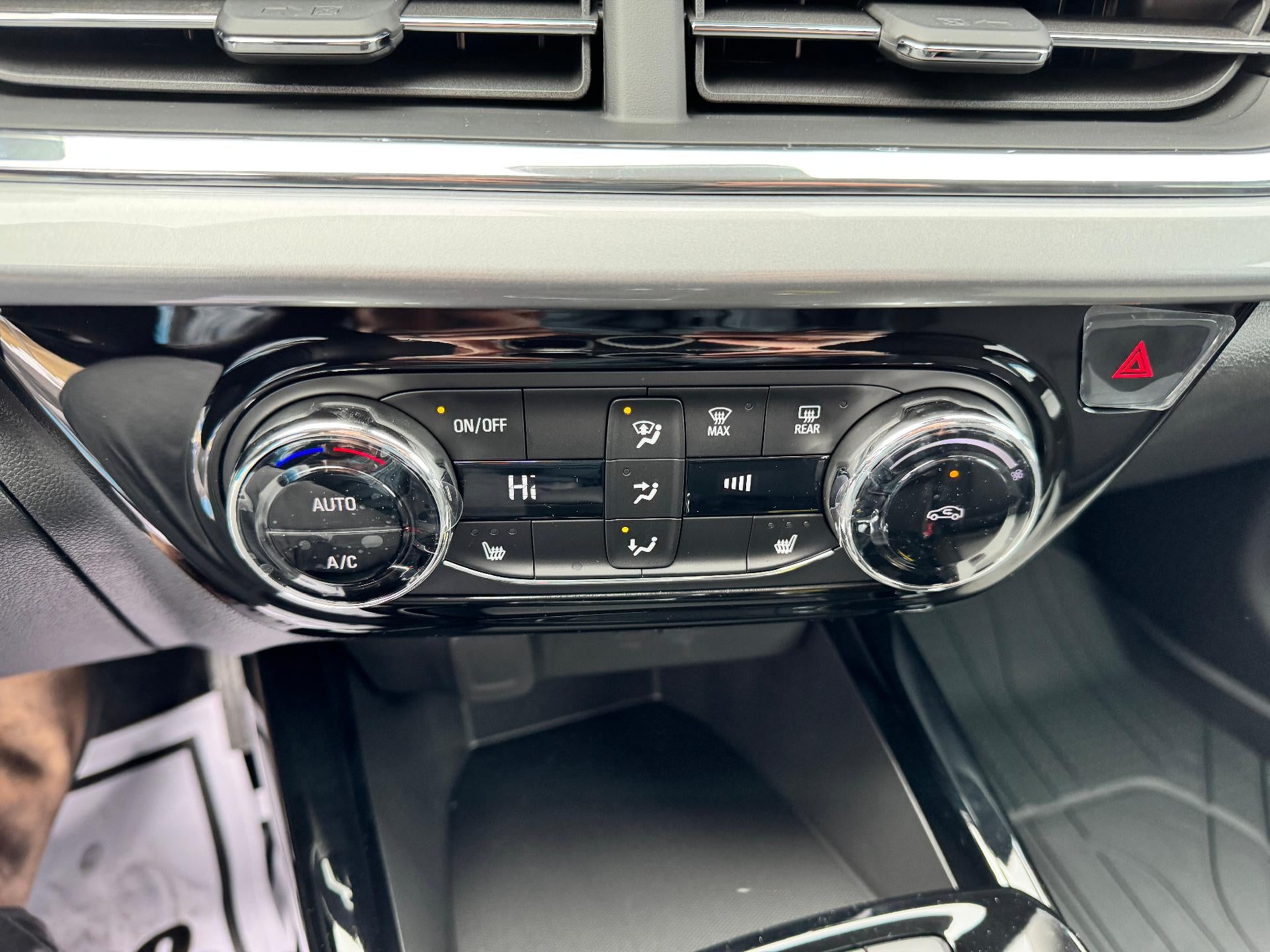 2026 Chevrolet Trax LT / ADAPTIVE CRUISE / HEATED SEATS / SAFETY PCKG / BLACKOUT PCKG