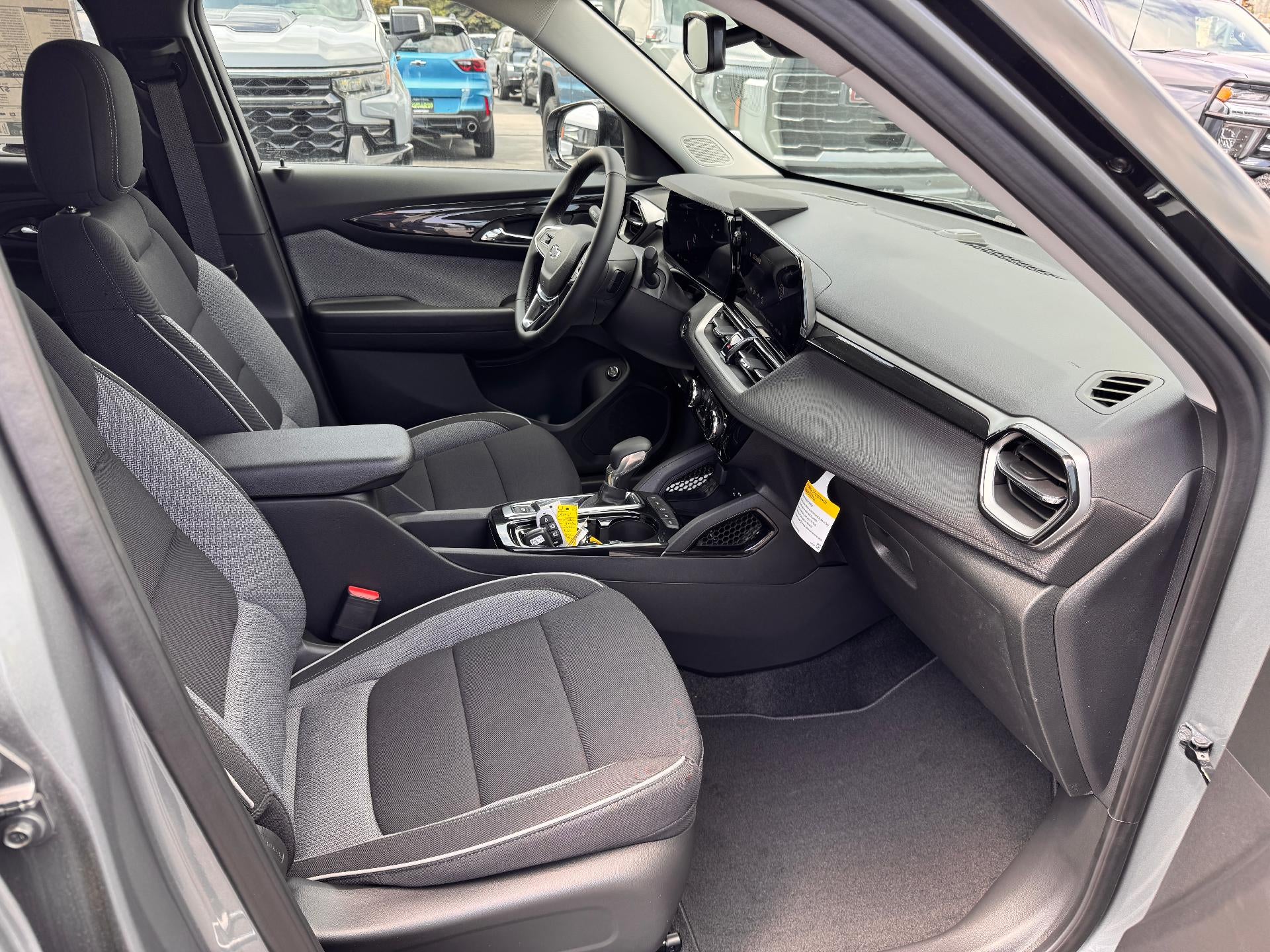 2026 Chevrolet Trailblazer LT / ALL WHEEL DRIVE / HEATED SEATS / MIDNIGHT PCKG / SAFETY PCKG