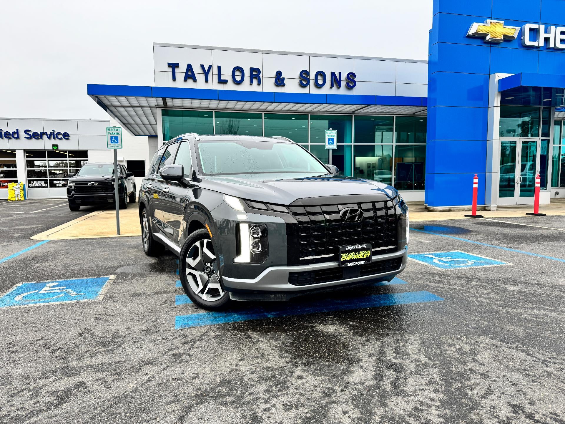 2025 Hyundai Palisade LIMITED / AWD / 3.8 LITER V6 / SURROUND VISION / SUNROOF / 1 OWNER / WARRANTY