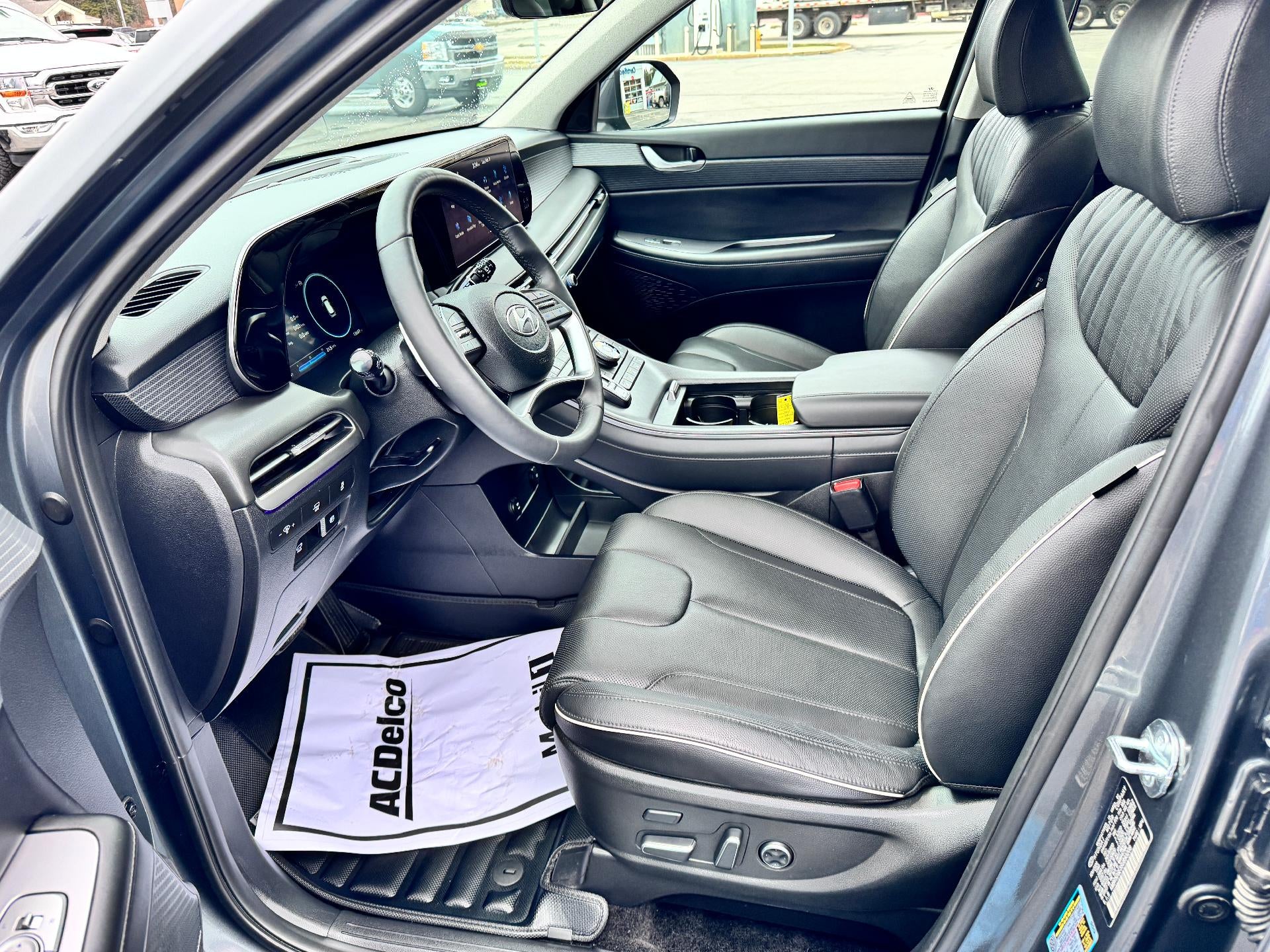 2025 Hyundai Palisade LIMITED / AWD / 3.8 LITER V6 / SURROUND VISION / SUNROOF / 1 OWNER / WARRANTY