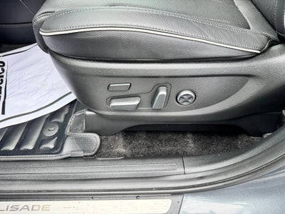 2025 Hyundai Palisade LIMITED / AWD / 3.8 LITER V6 / SURROUND VISION / SUNROOF / 1 OWNER / WARRANTY