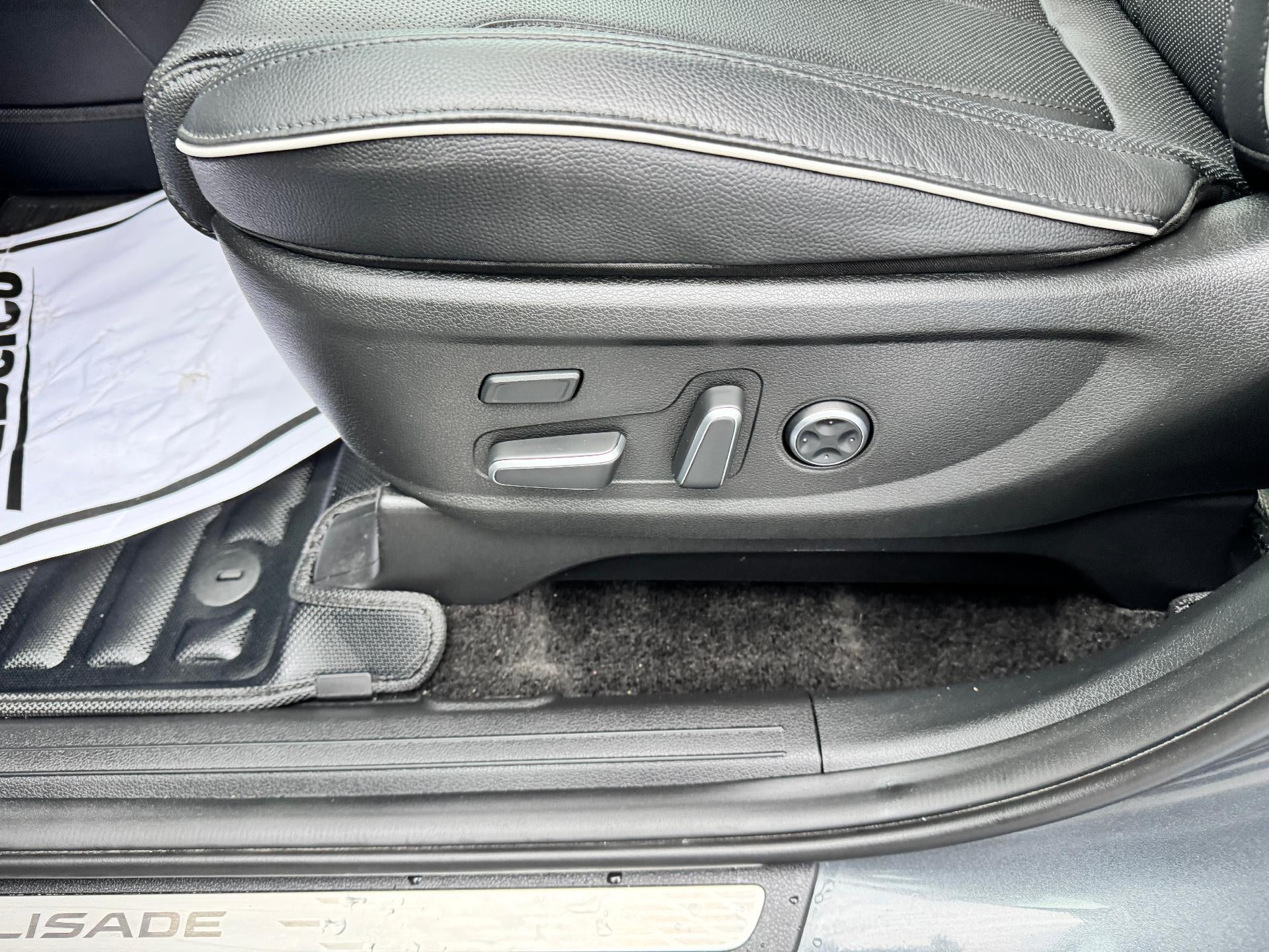 2025 Hyundai Palisade LIMITED / AWD / 3.8 LITER V6 / SURROUND VISION / SUNROOF / 1 OWNER / WARRANTY