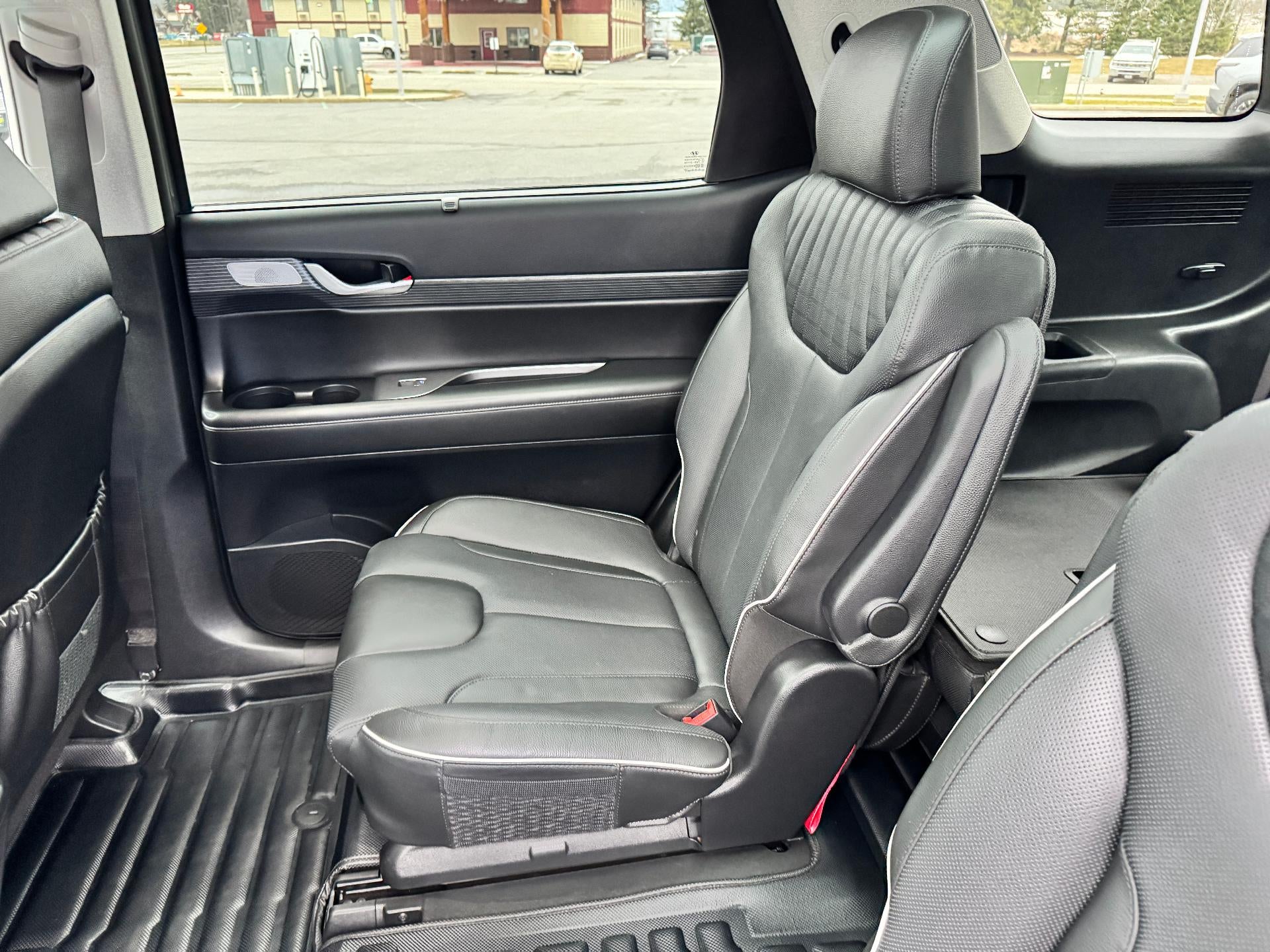 2025 Hyundai Palisade LIMITED / AWD / 3.8 LITER V6 / SURROUND VISION / SUNROOF / 1 OWNER / WARRANTY