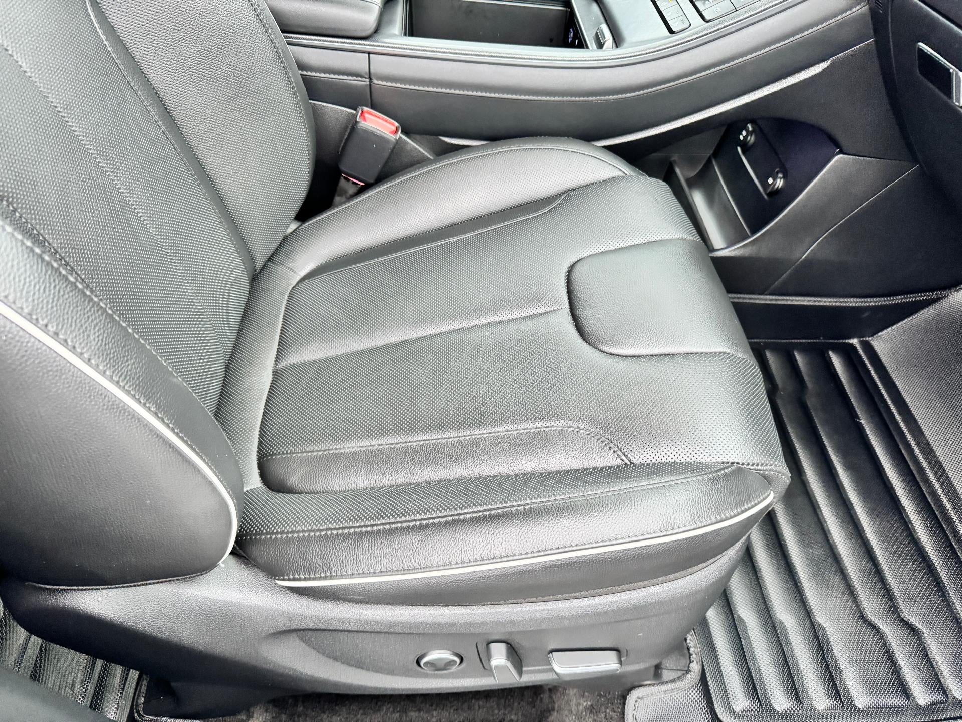 2025 Hyundai Palisade LIMITED / AWD / 3.8 LITER V6 / SURROUND VISION / SUNROOF / 1 OWNER / WARRANTY