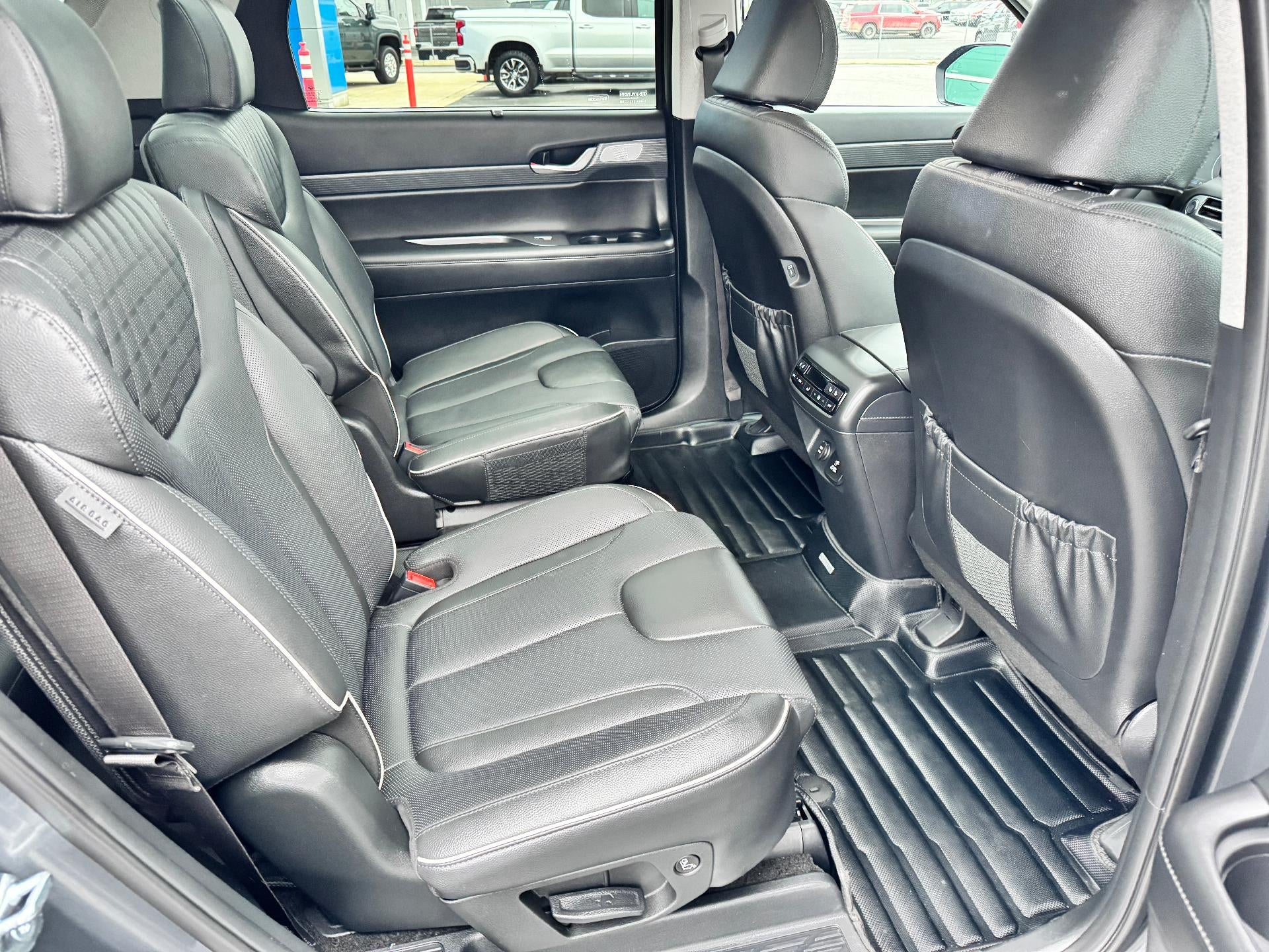 2025 Hyundai Palisade LIMITED / AWD / 3.8 LITER V6 / SURROUND VISION / SUNROOF / 1 OWNER / WARRANTY