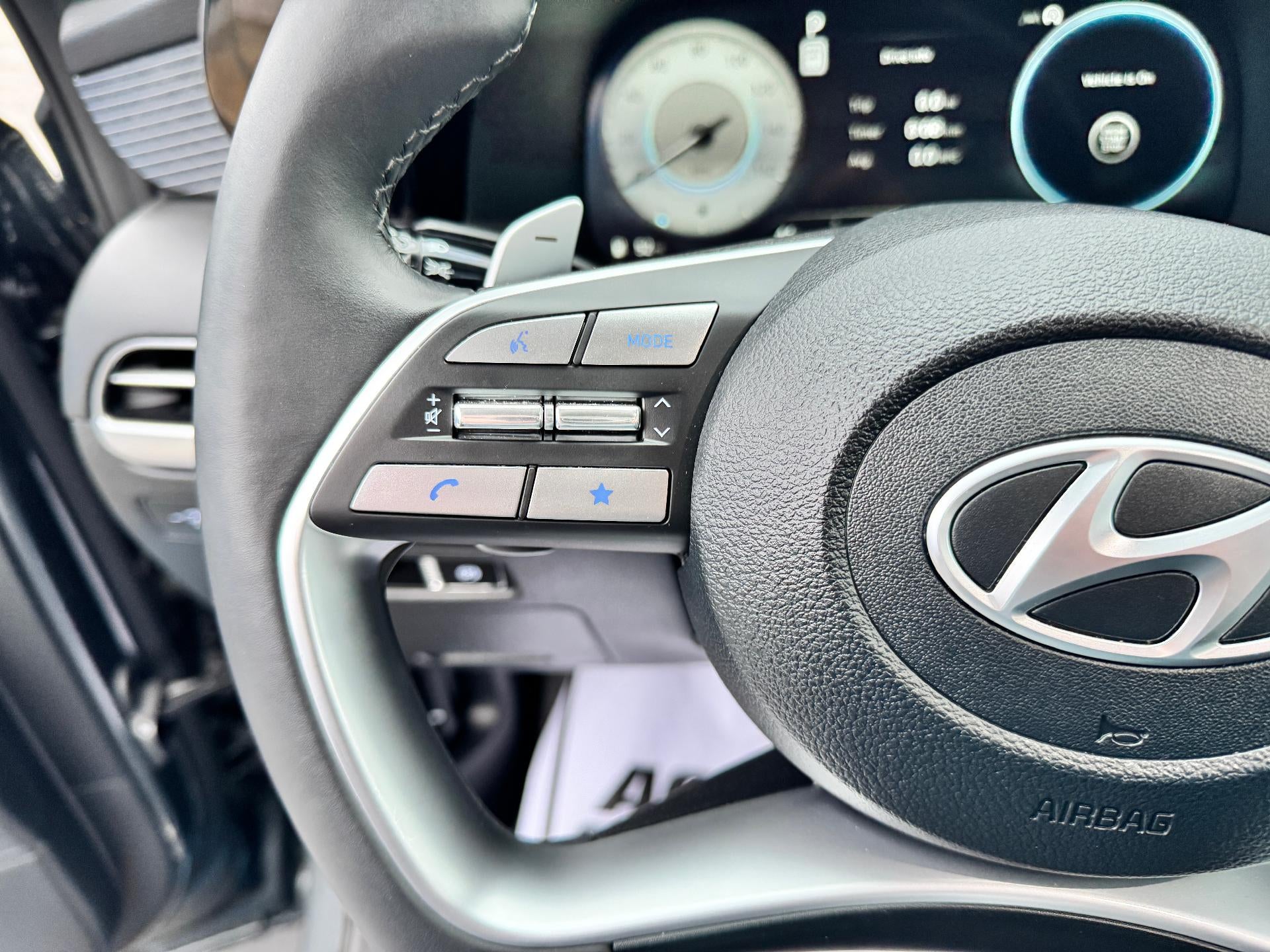 2025 Hyundai Palisade LIMITED / AWD / 3.8 LITER V6 / SURROUND VISION / SUNROOF / 1 OWNER / WARRANTY